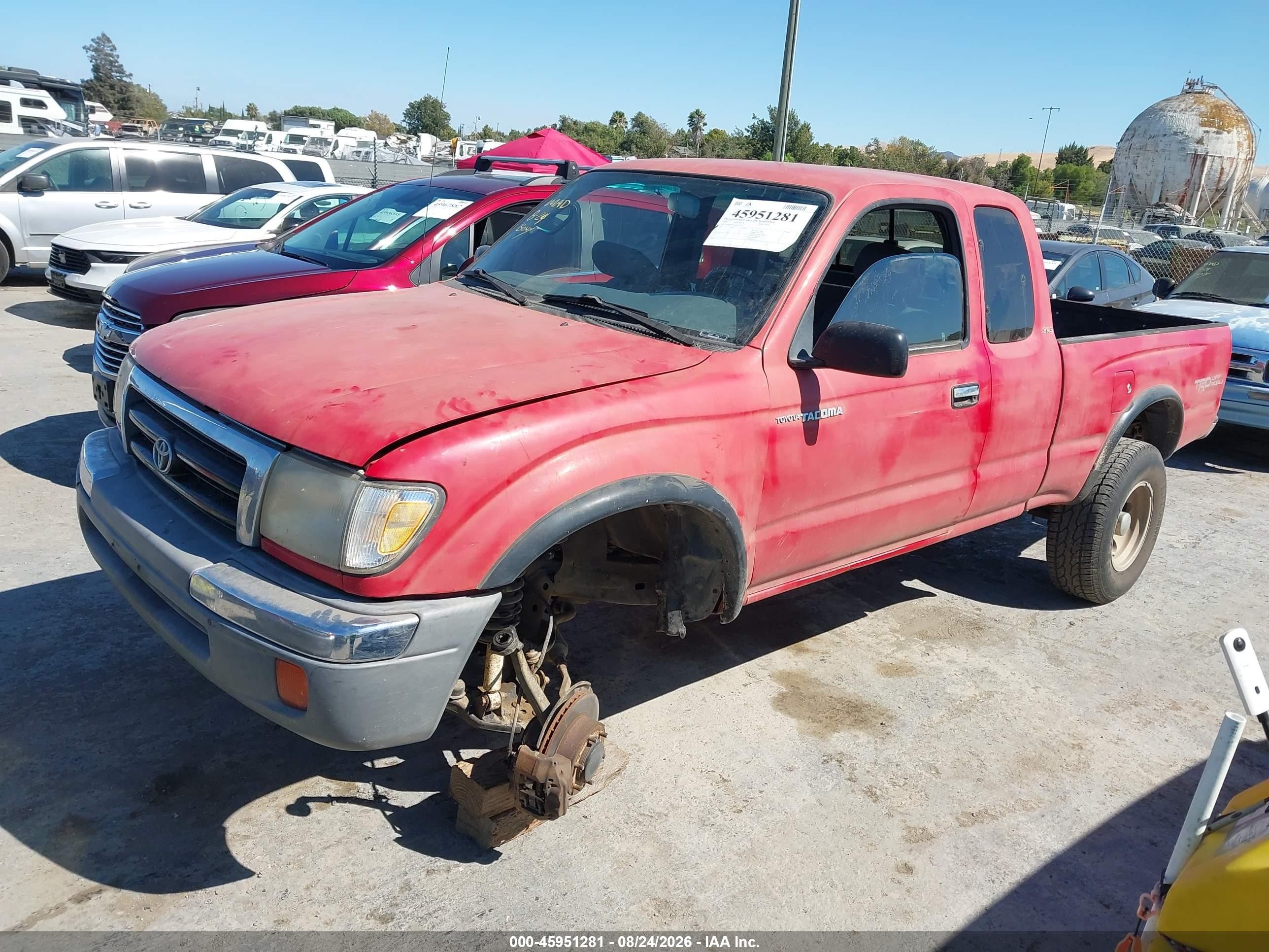 1999 Toyota Tacoma   Red vin: 4TAWN72N8XZ569547