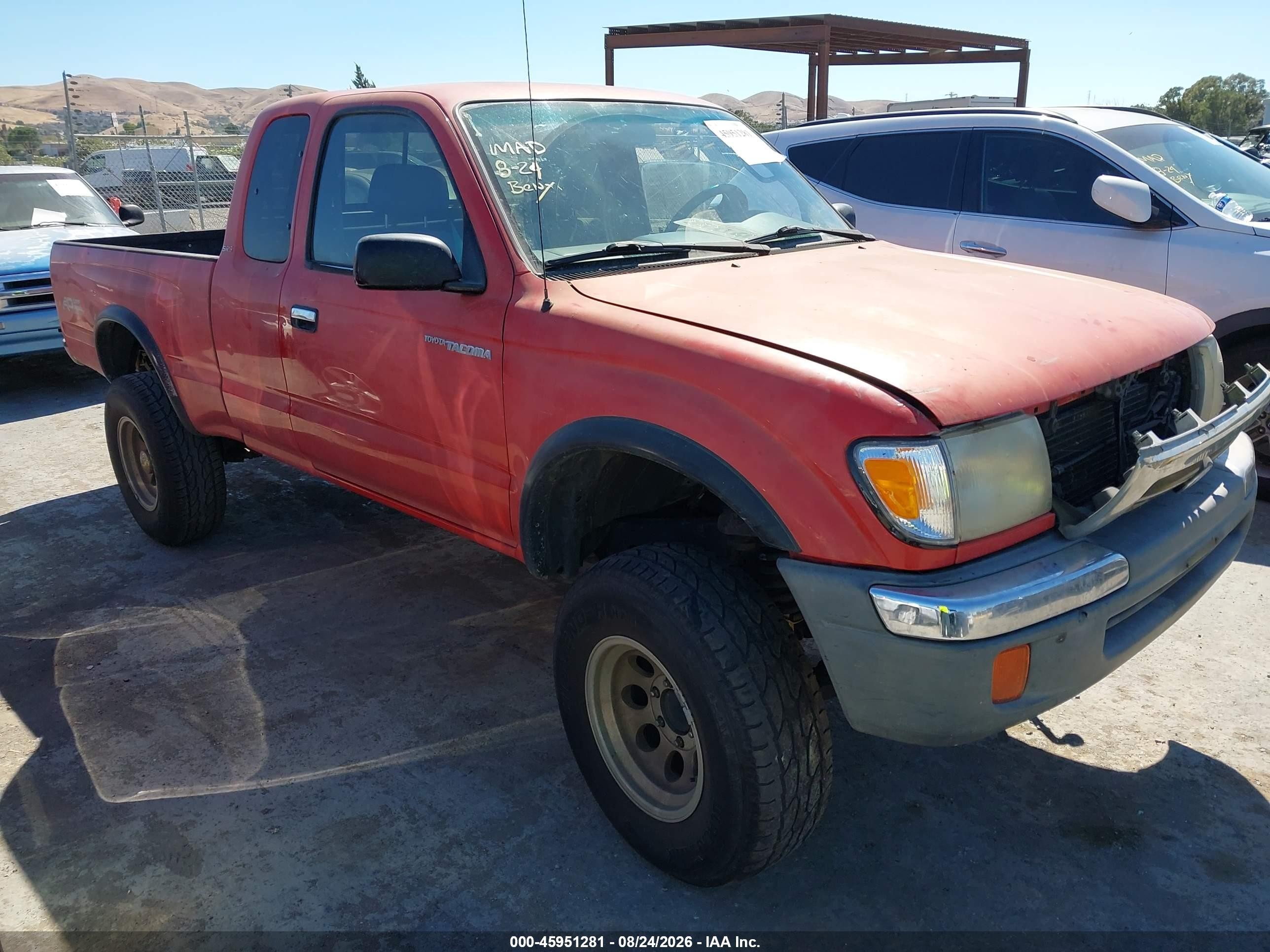 1999 Toyota Tacoma   Red vin: 4TAWN72N8XZ569547