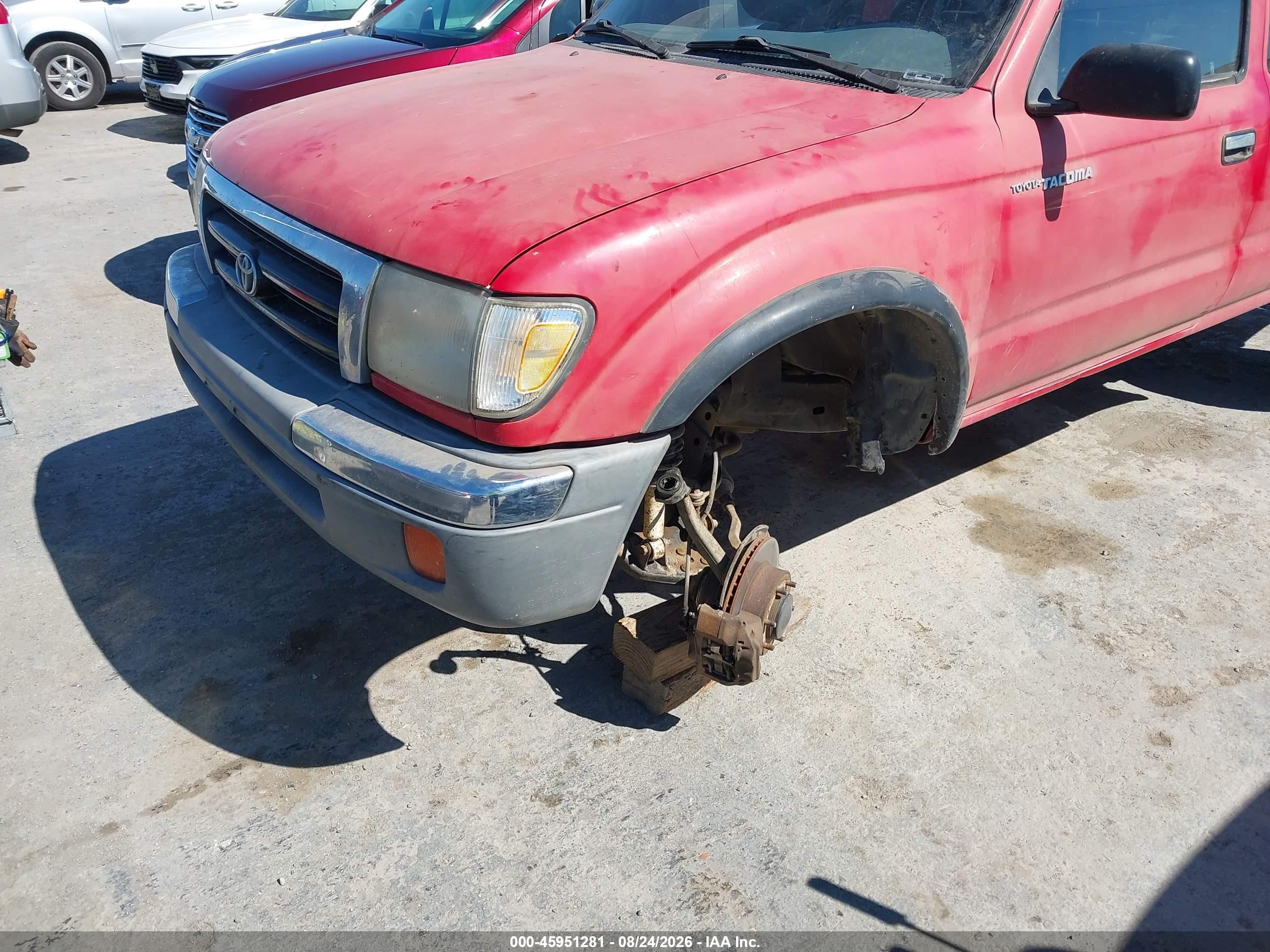 1999 Toyota Tacoma   Red vin: 4TAWN72N8XZ569547