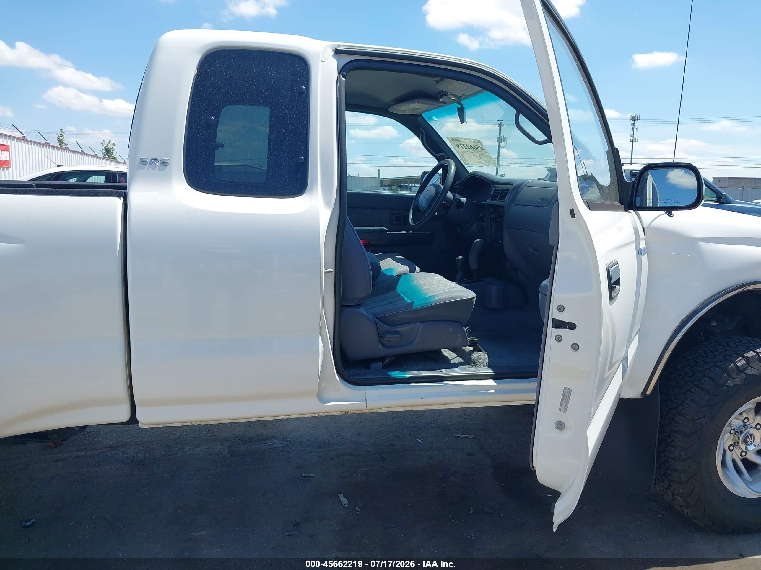 2000 Toyota Tacoma Base V6 Белый vin: 4TAWN72N8YZ682707