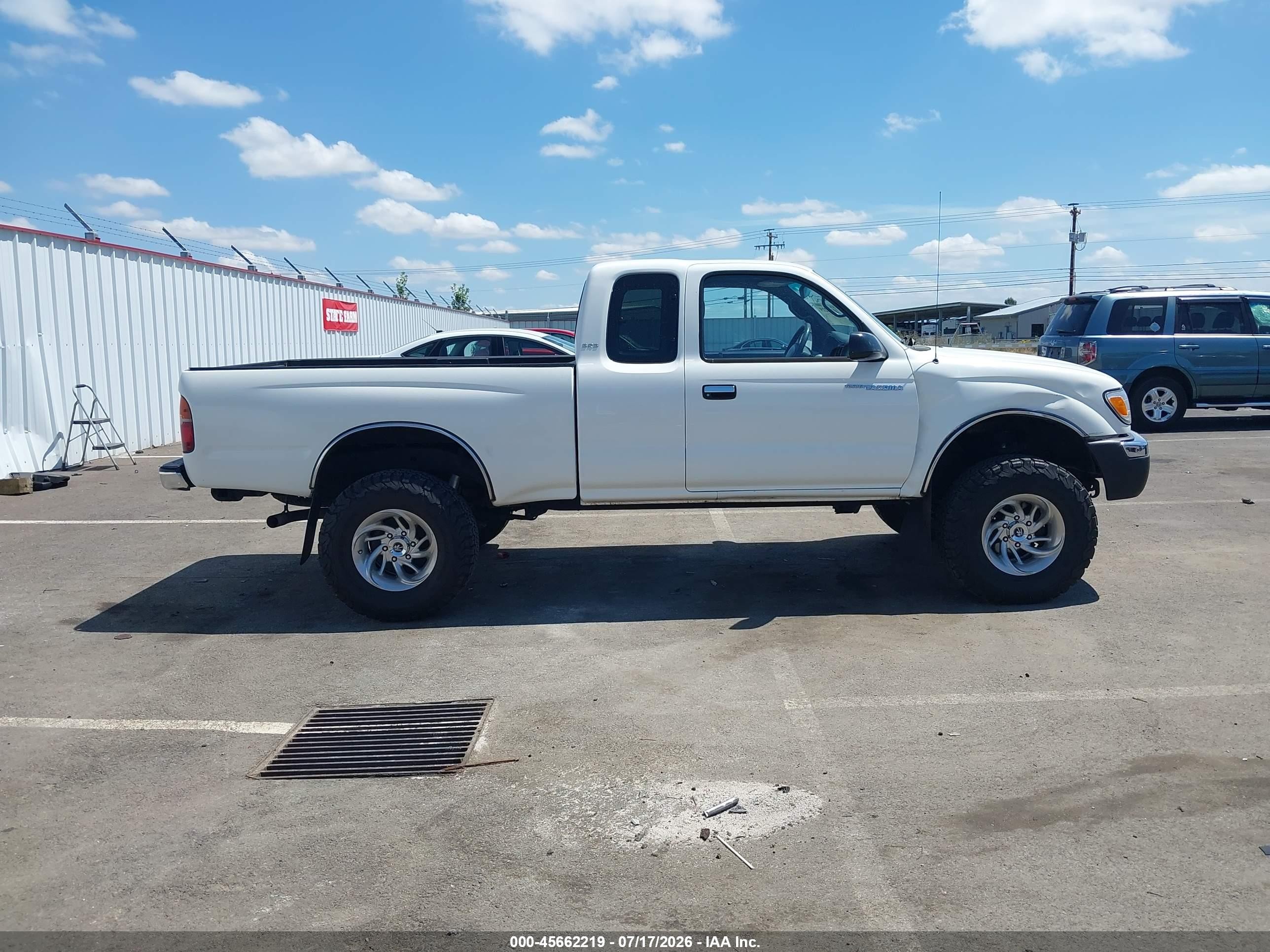 2000 Toyota Tacoma Base V6 Белый vin: 4TAWN72N8YZ682707