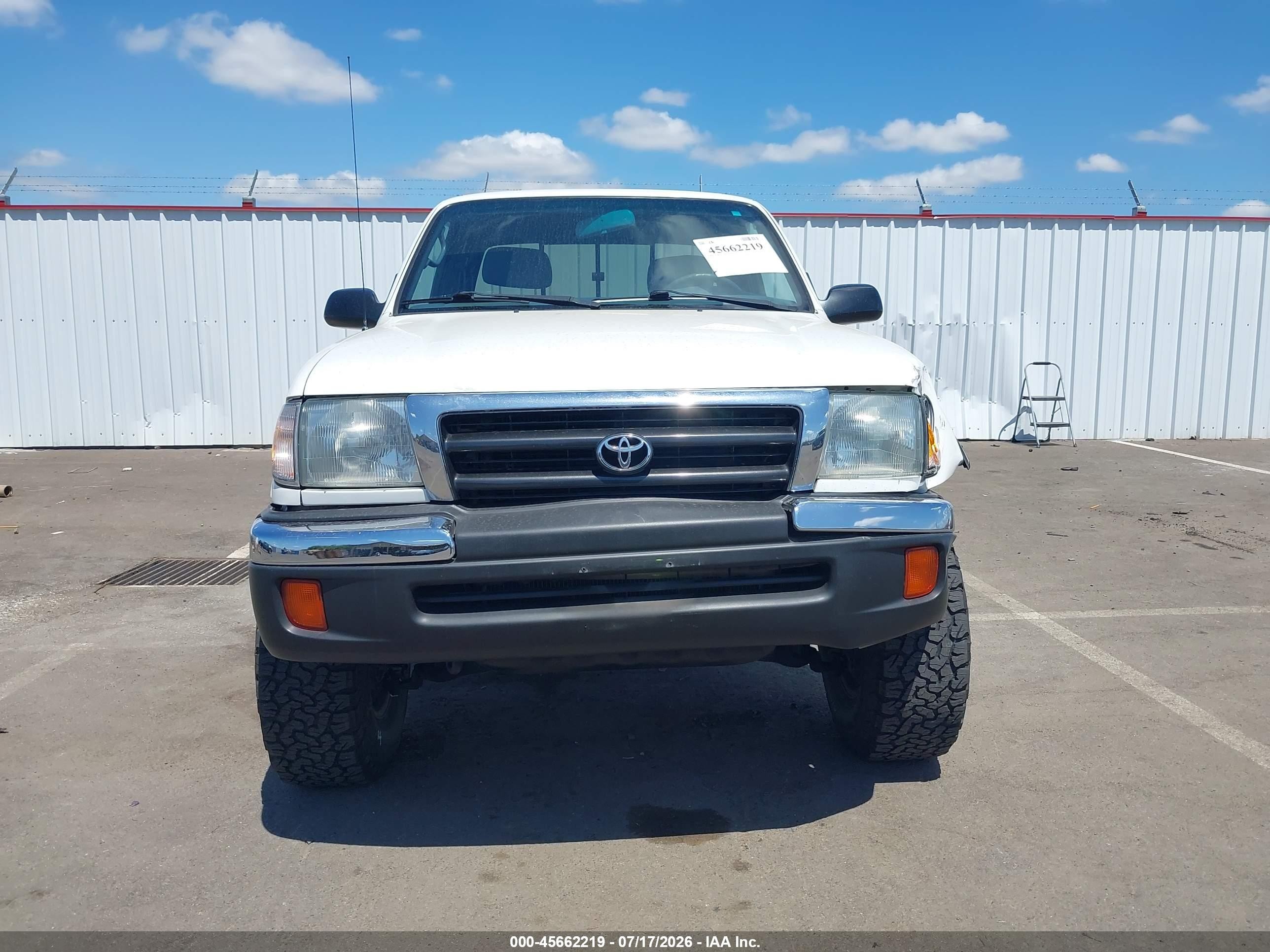2000 Toyota Tacoma Base V6 Белый vin: 4TAWN72N8YZ682707