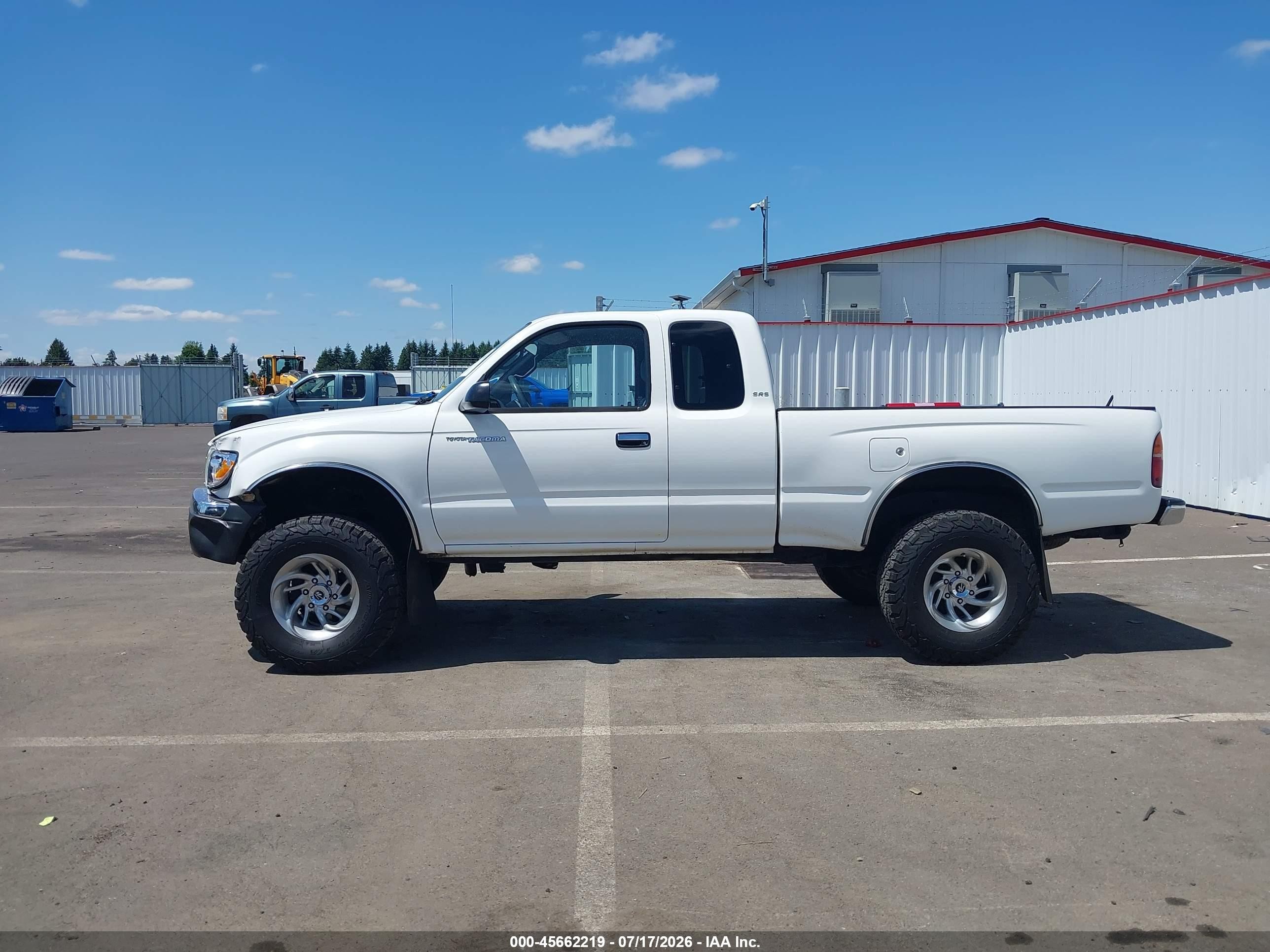 2000 Toyota Tacoma Base V6 Белый vin: 4TAWN72N8YZ682707