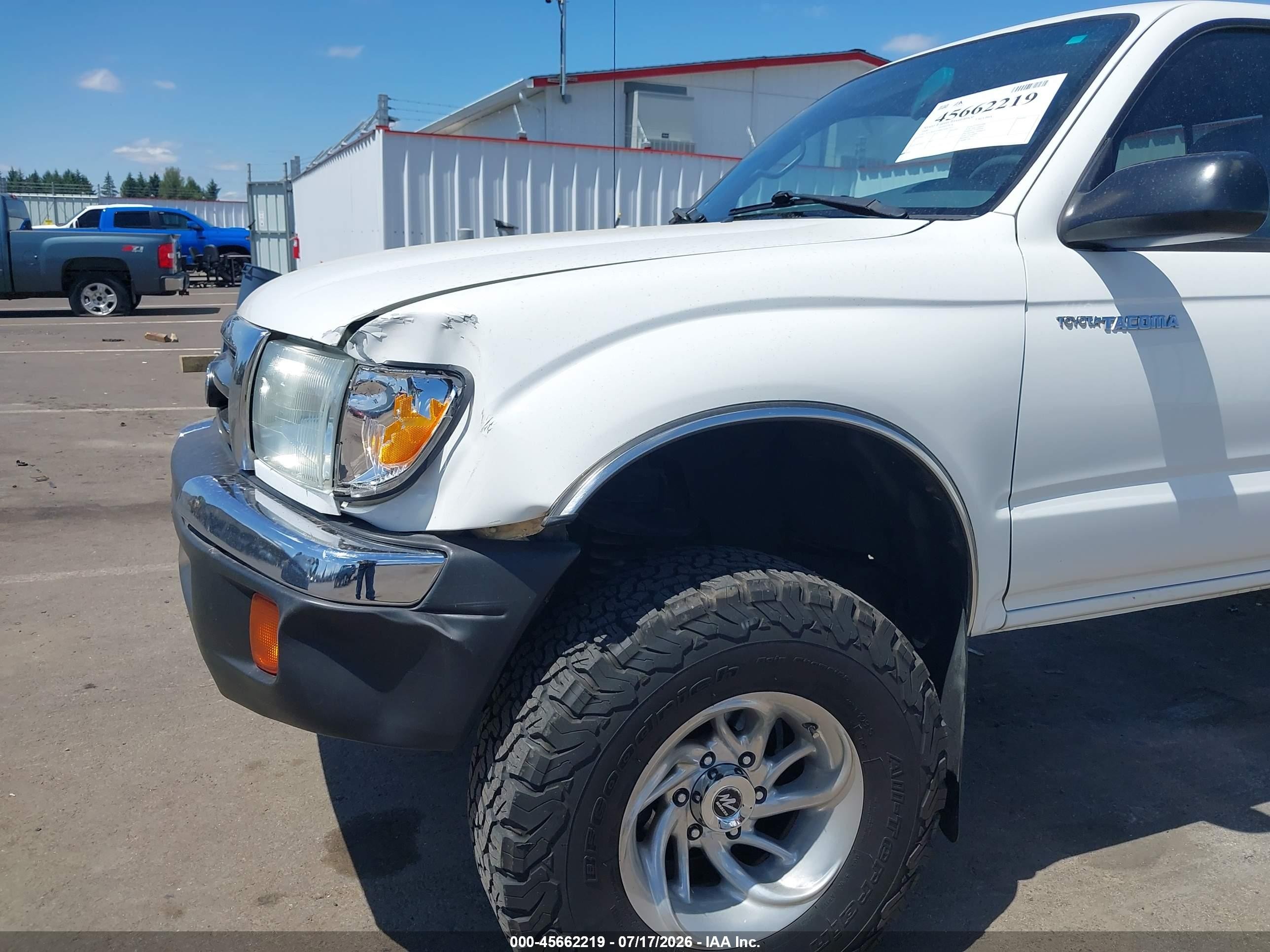 2000 Toyota Tacoma Base V6 Белый vin: 4TAWN72N8YZ682707