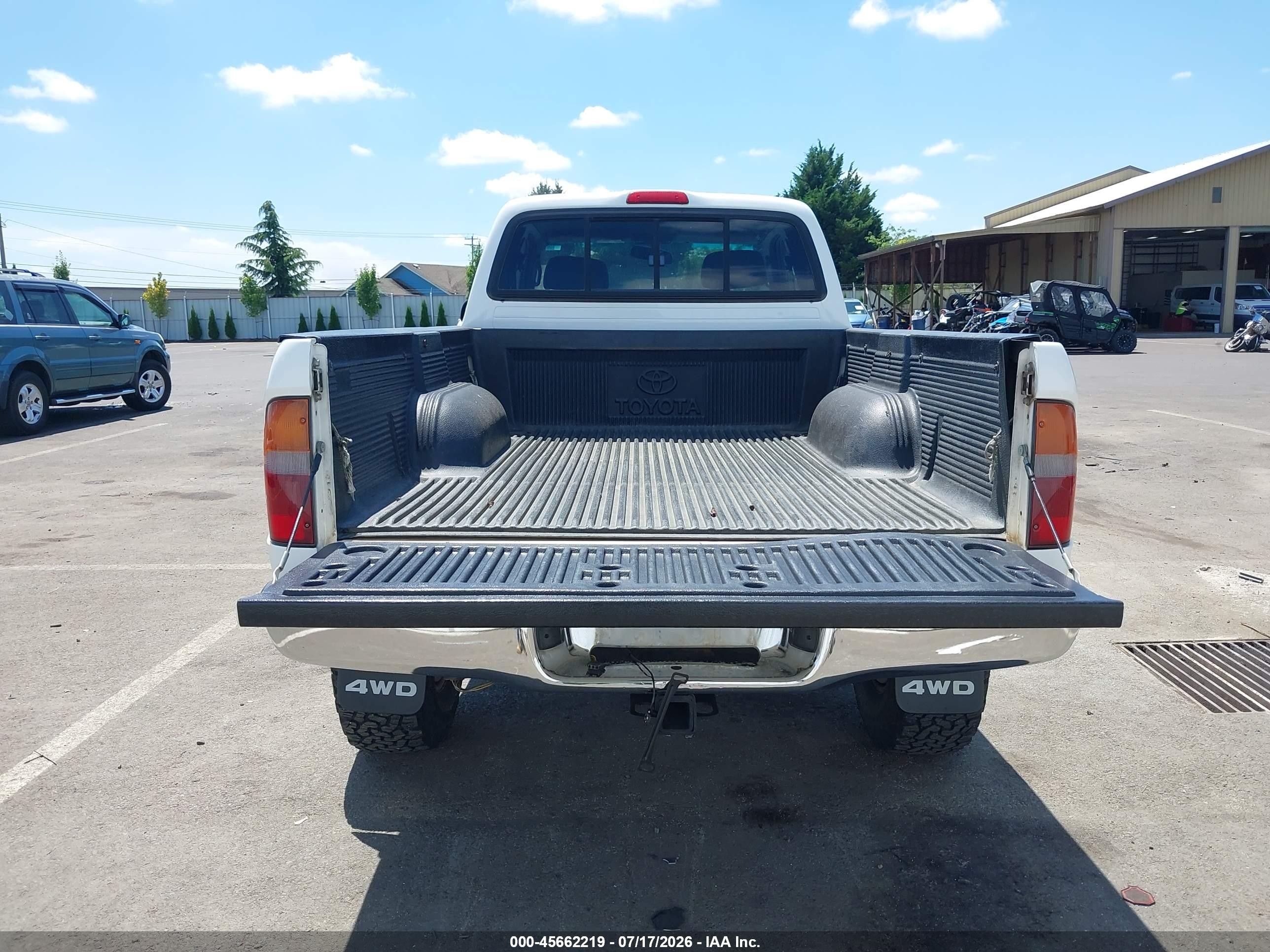 2000 Toyota Tacoma Base V6 Белый vin: 4TAWN72N8YZ682707