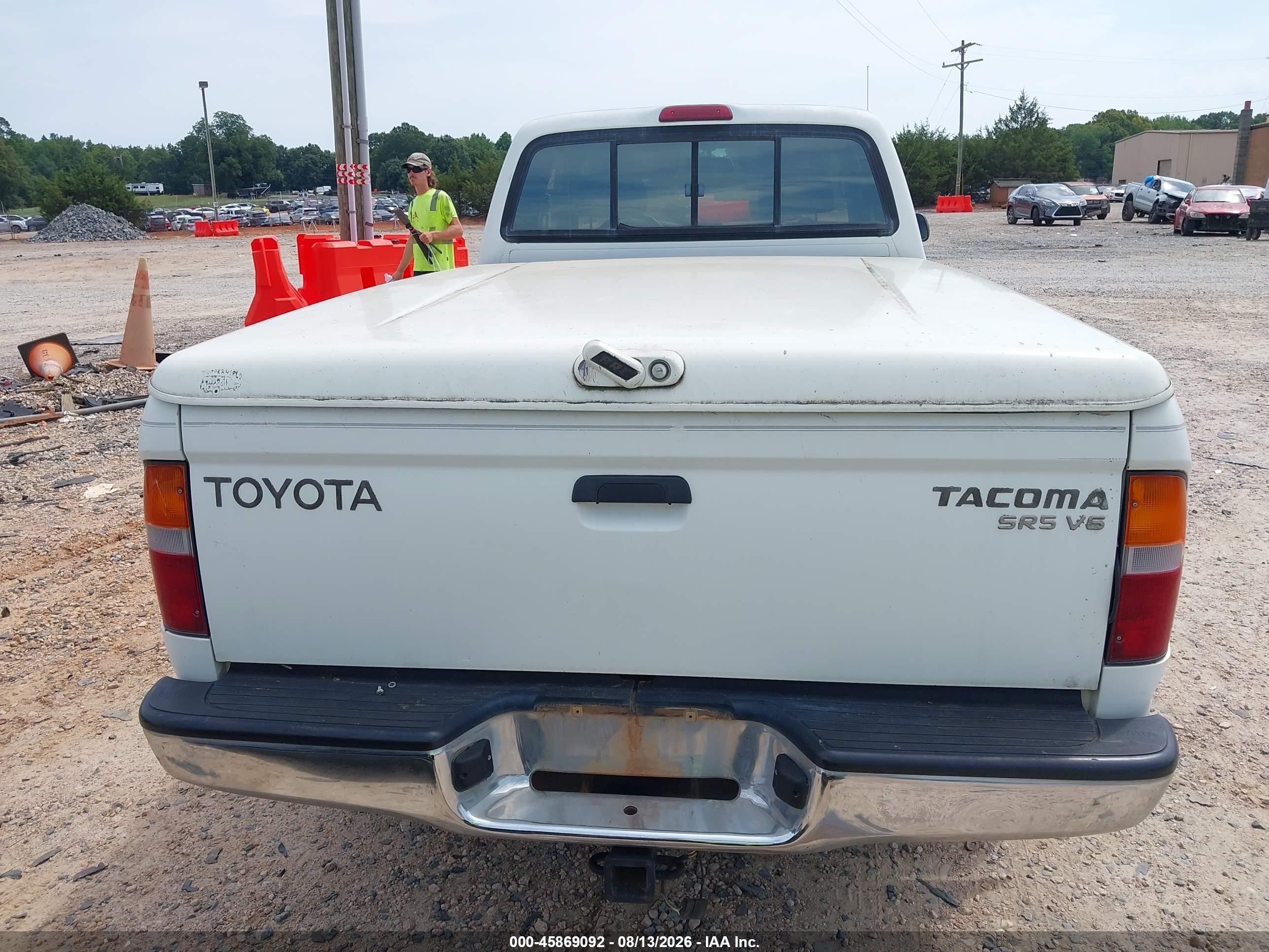 1998 Toyota Tacoma Base V6 White vin: 4TAWN72N9WZ056094