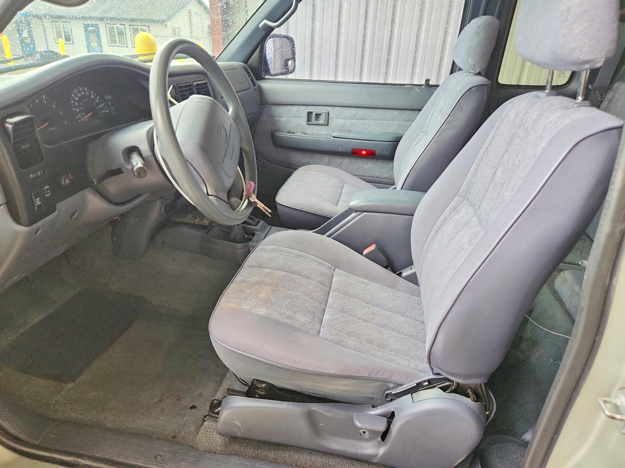 2000 Toyota Tacoma Xtracab Серебряный vin: 4TAWN72N9YZ672848