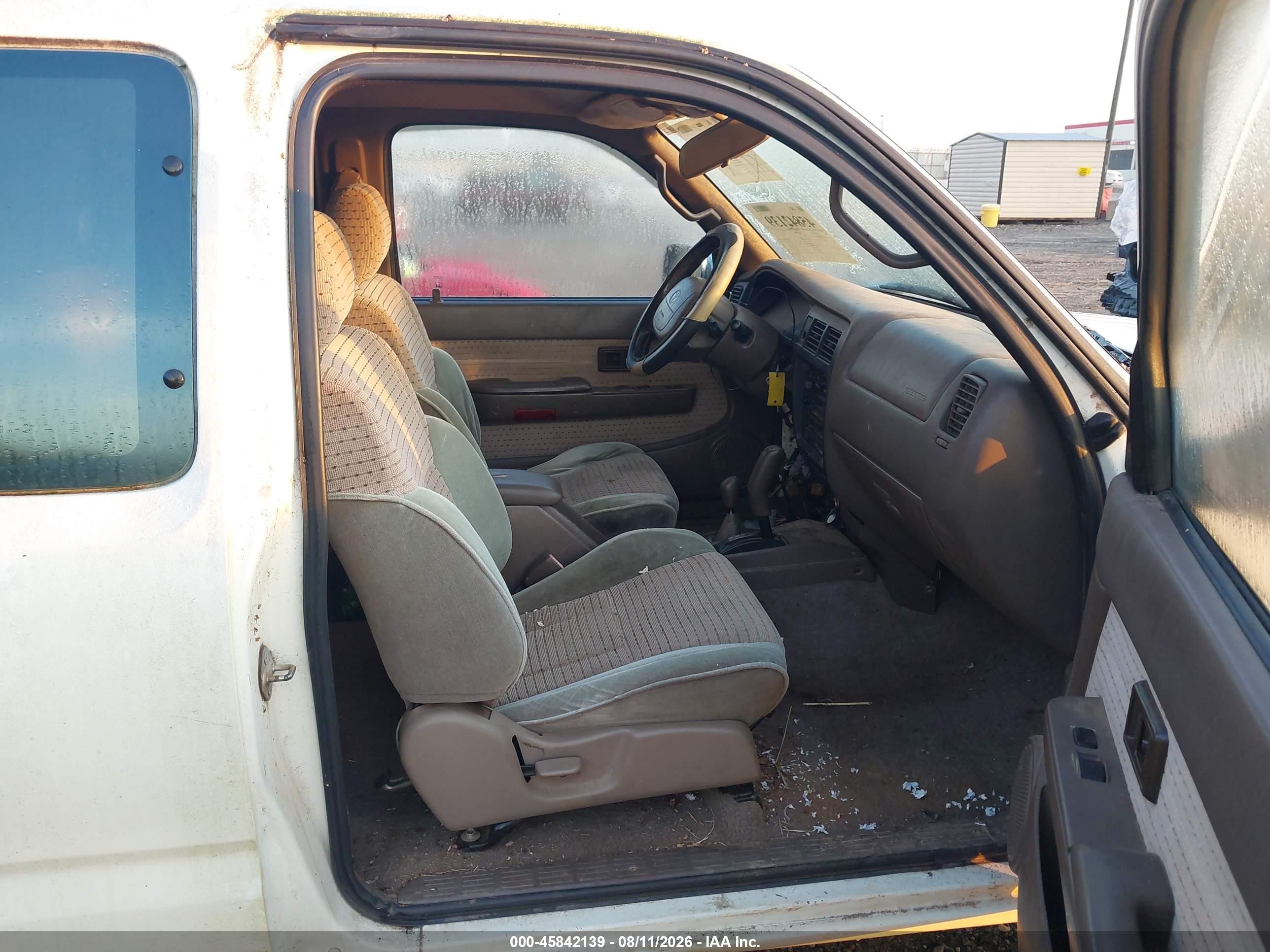 1998 Toyota Tacoma Limited V6 White vin: 4TAWN74N3WZ084020