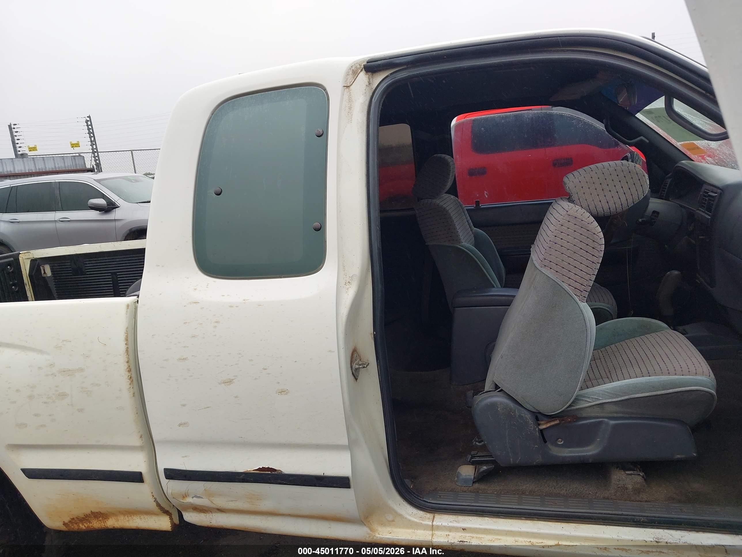 1996 Toyota Tacoma Xtracab Sr5 White vin: 4TAWN74N4TZ158430