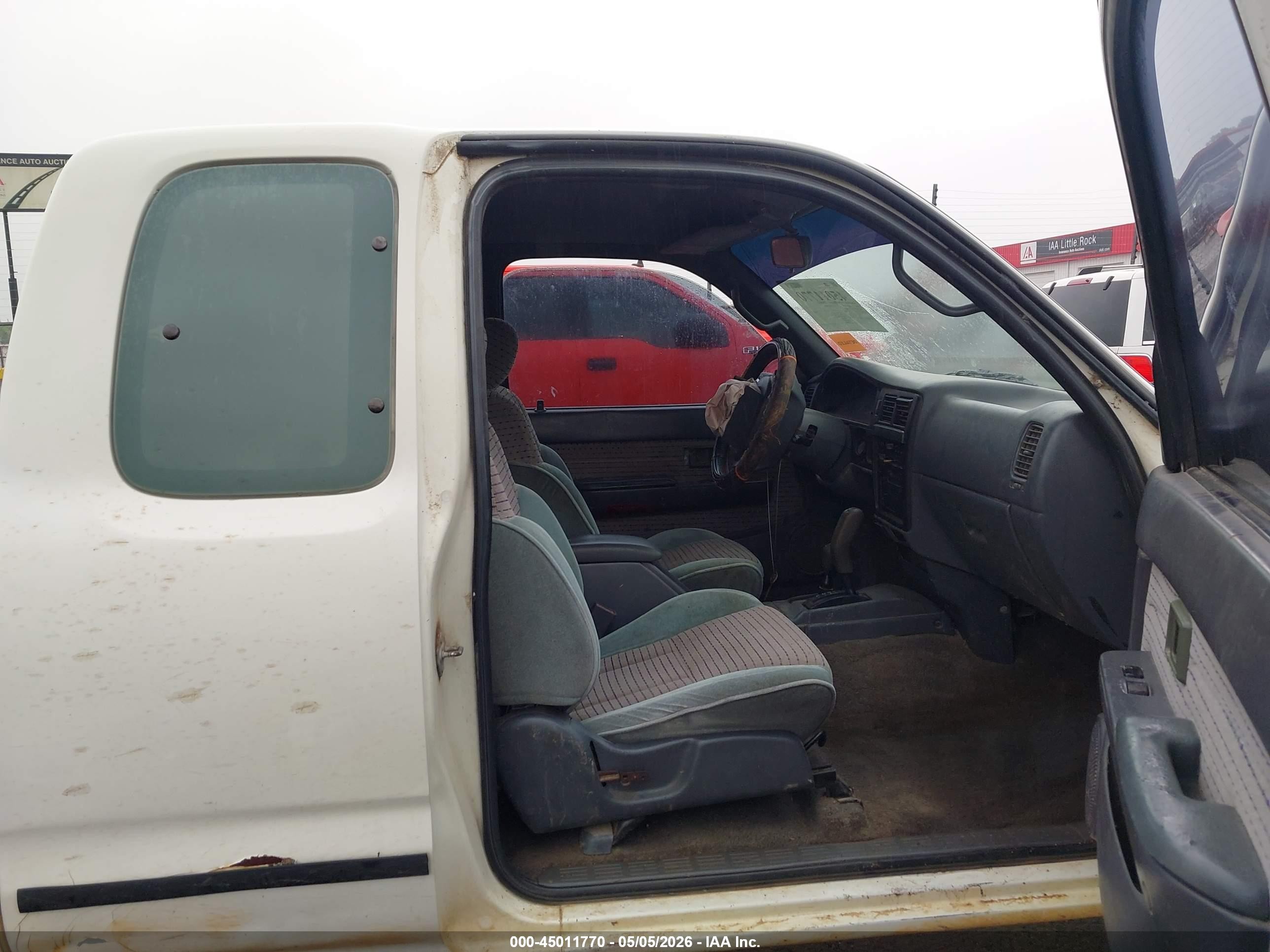 1996 Toyota Tacoma Xtracab Sr5 White vin: 4TAWN74N4TZ158430
