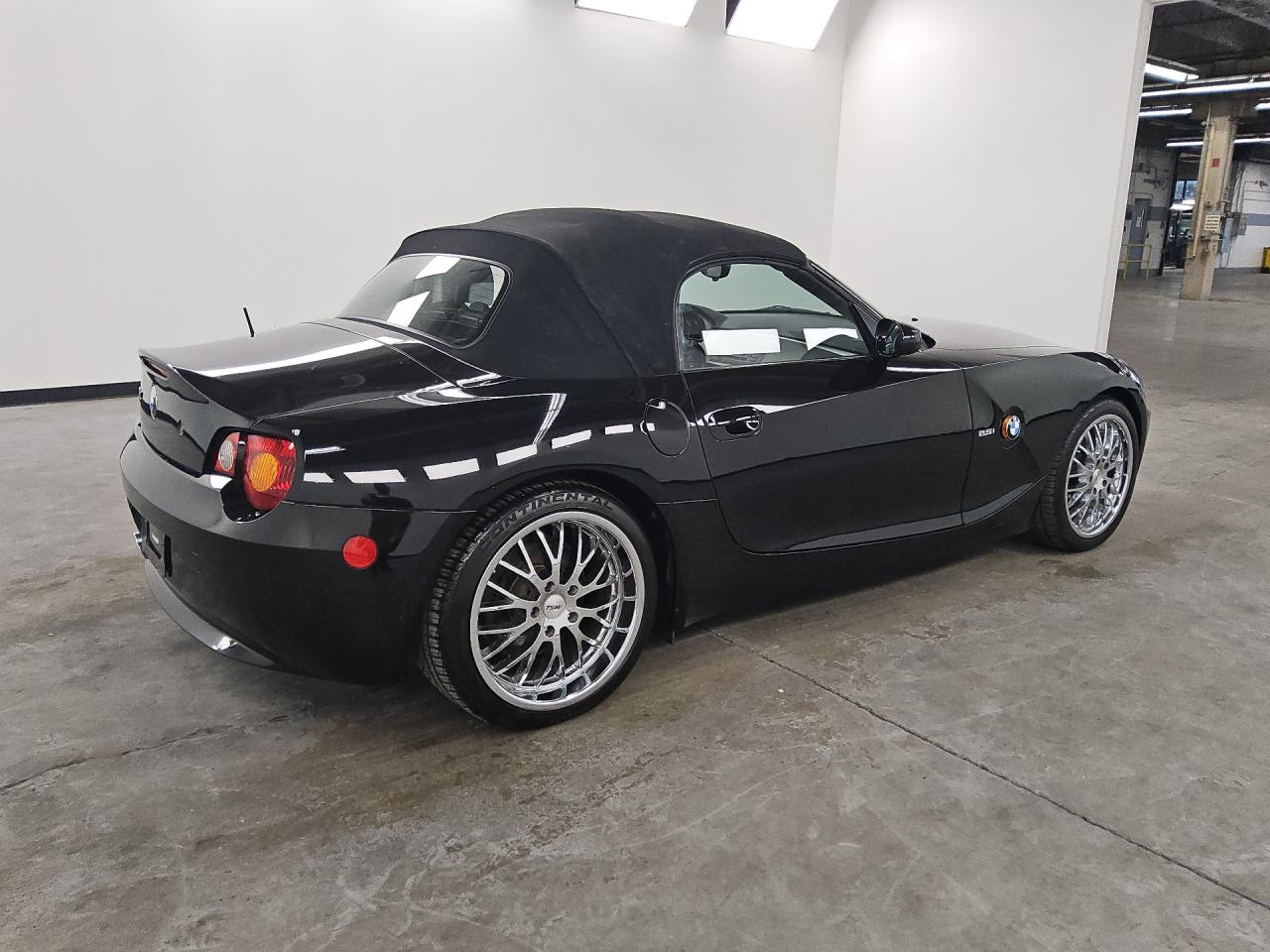 2003 Bmw Z4 2.5 Black vin: 4USBT33483LR63659 Damage: Right Rear Wheel, Aftermarket, Acceptable