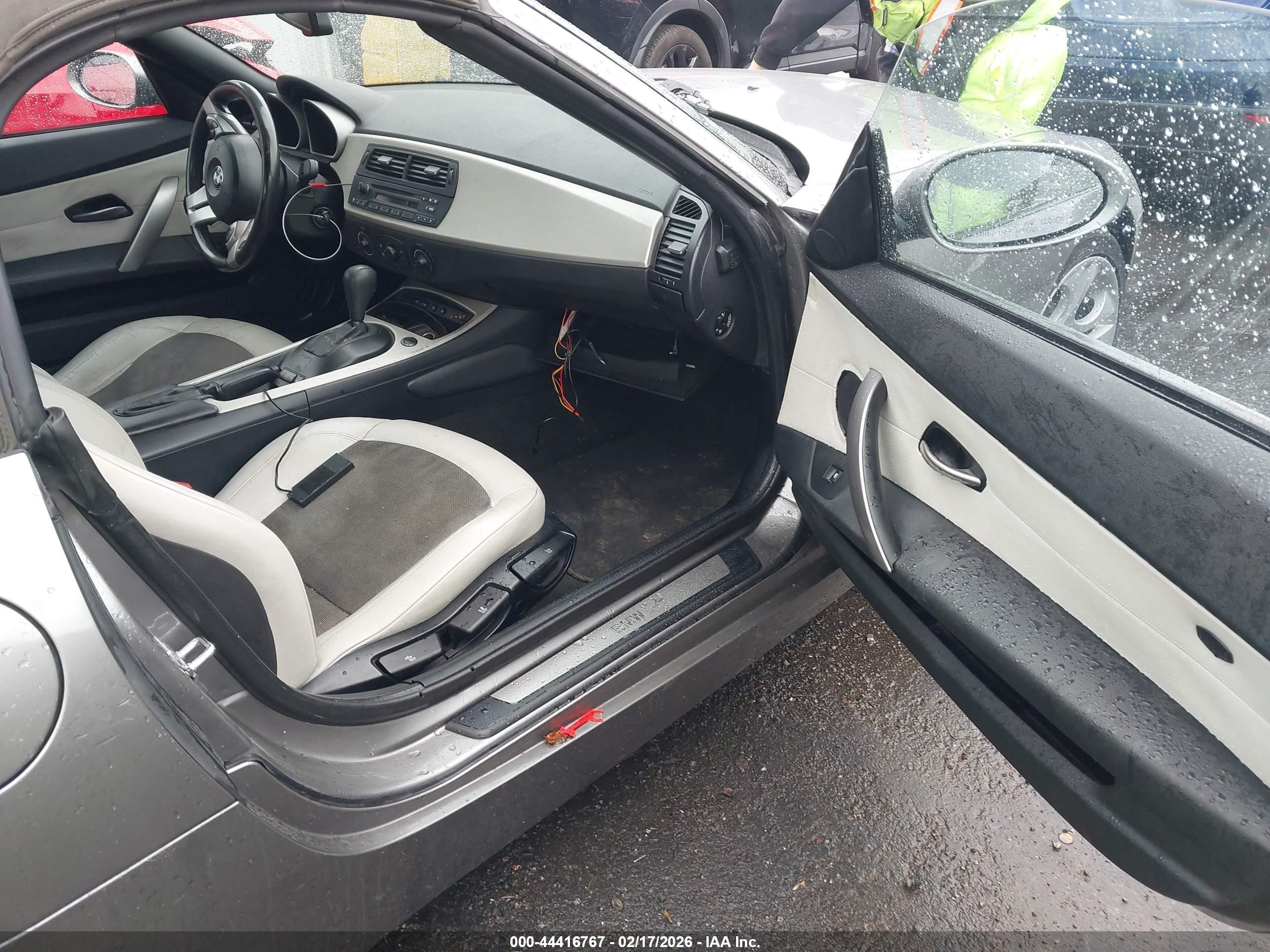 2005 Bmw Z4 2.5i Gray vin: 4USBT33535LS56772