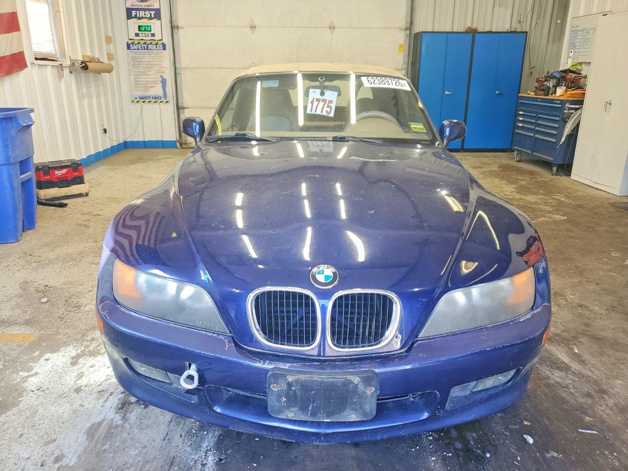 1998 Bmw Z3 1.9 Blue vin: 4USCH732XWLE07842