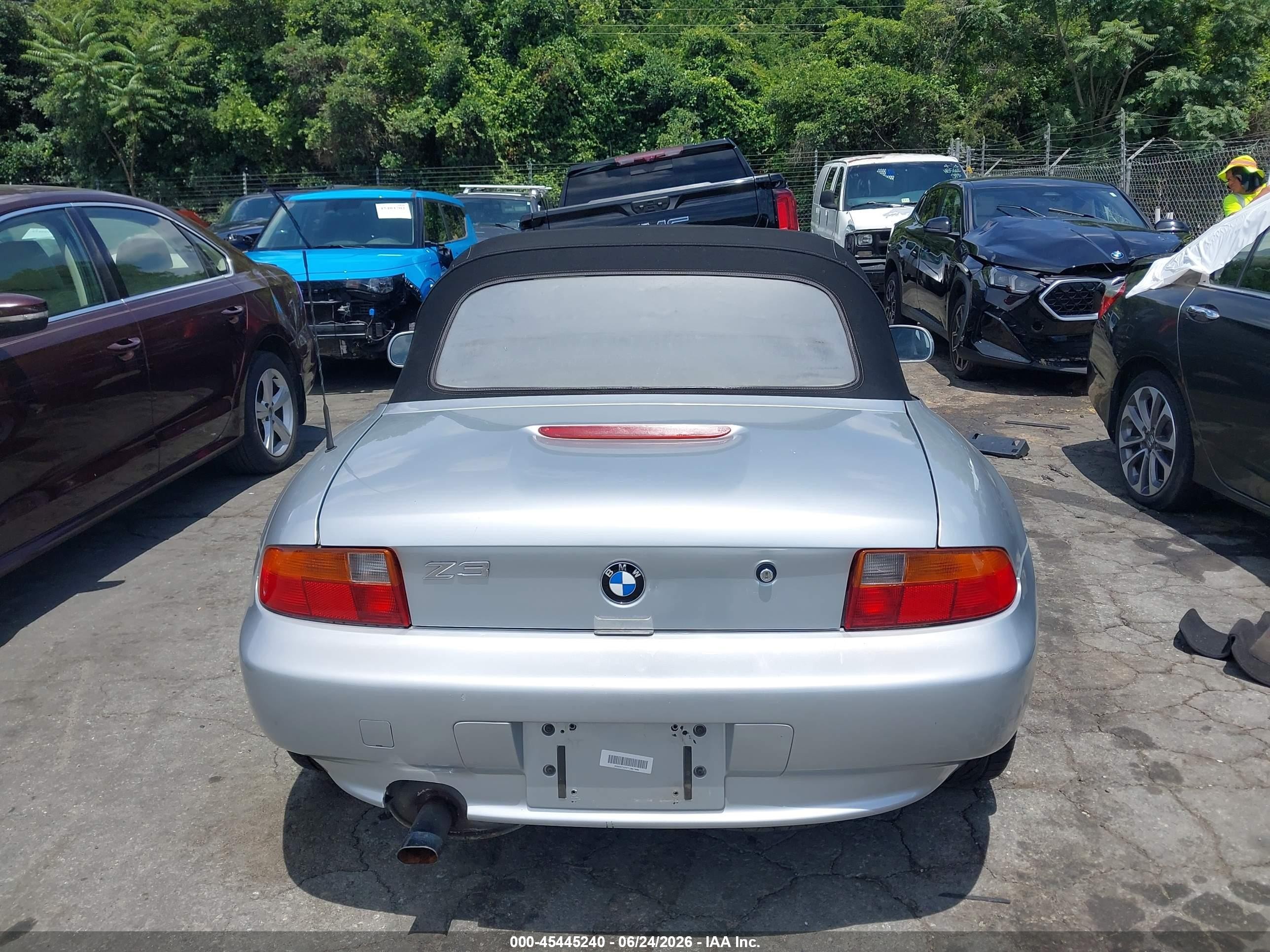 1998 Bmw Z3 1.9 Silver vin: 4USCH7337WLD16715