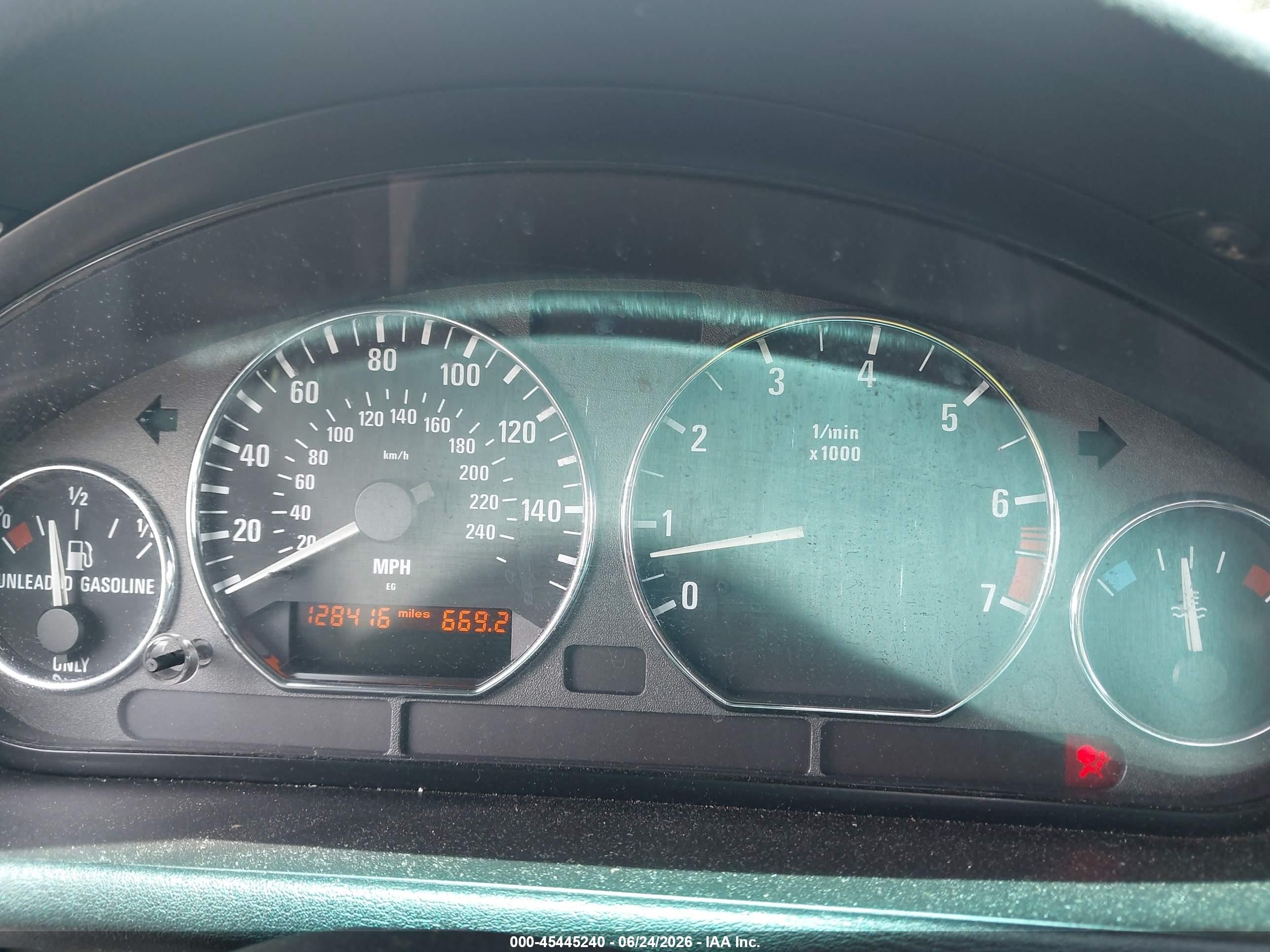 1998 Bmw Z3 1.9 Silver vin: 4USCH7337WLD16715