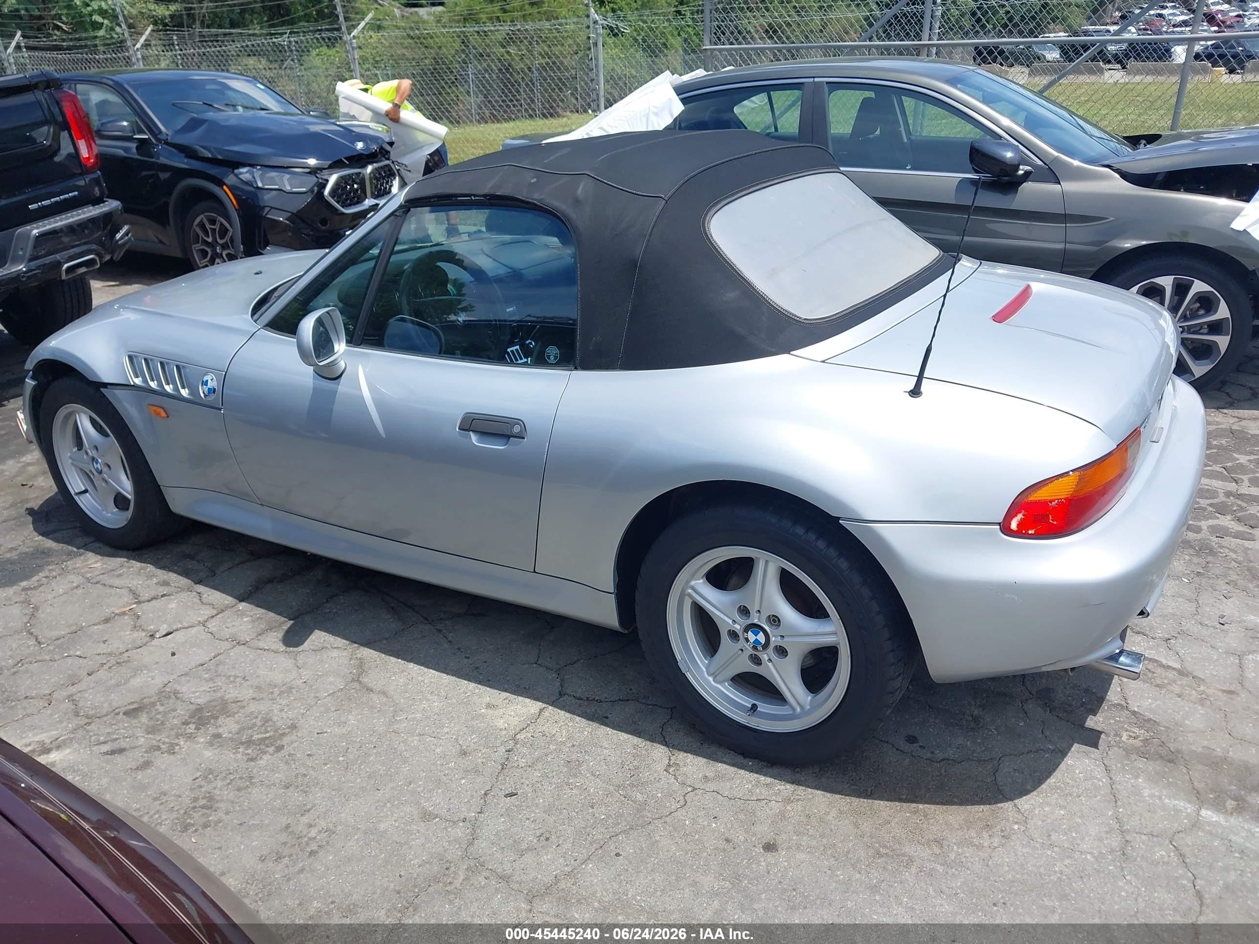 1998 Bmw Z3 1.9 Silver vin: 4USCH7337WLD16715