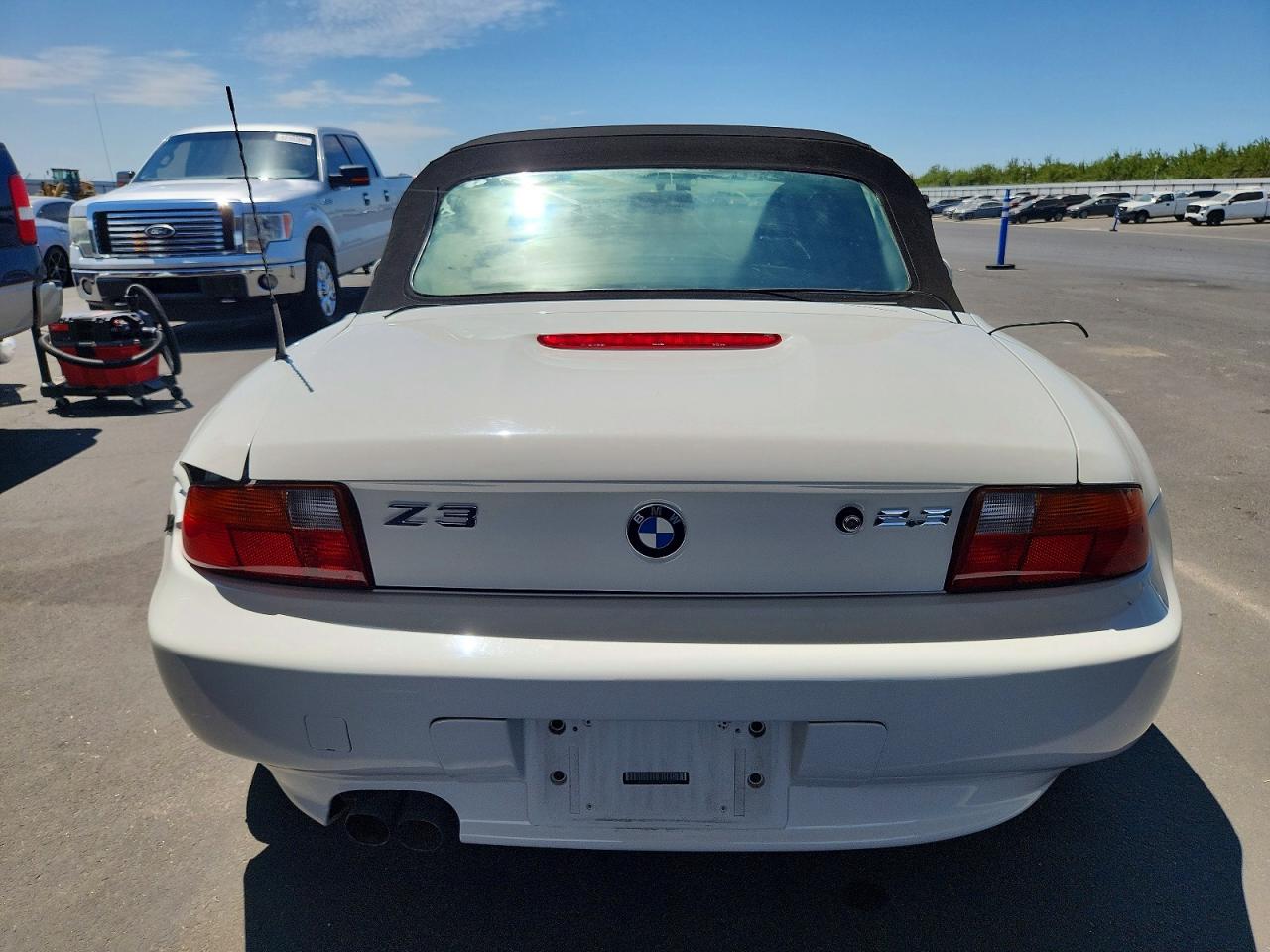 1999 Bmw Z3 2.3 White vin: 4USCH9333XLG01523