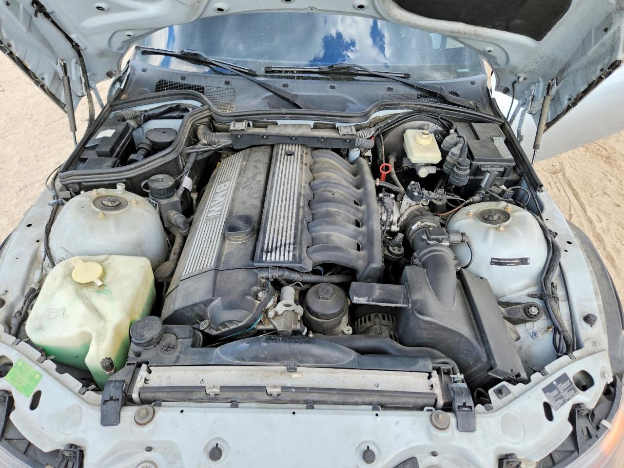1998 Bmw Z3 2.8 Silver vin: 4USCJ3339WLG20044