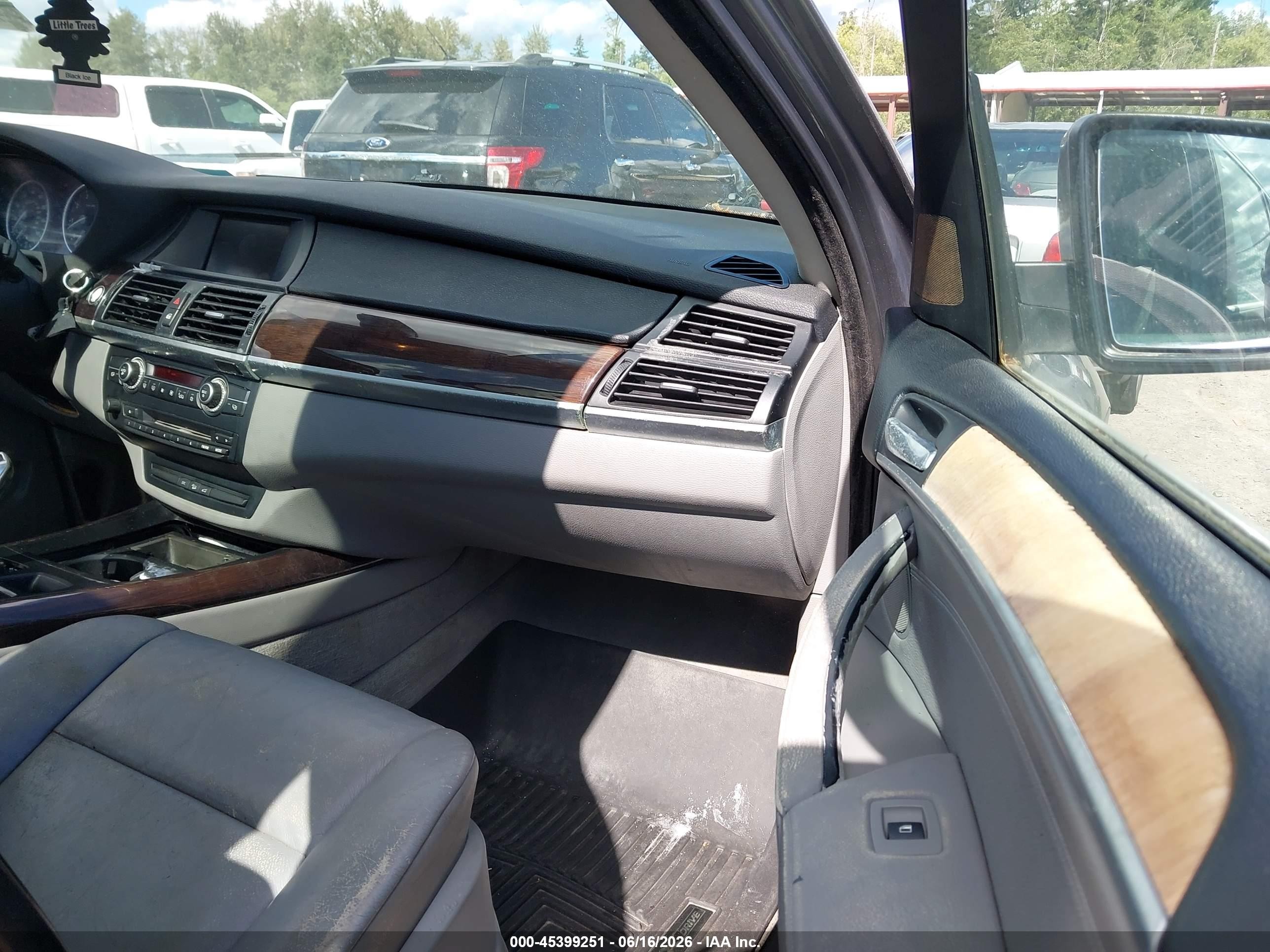 2007 Bmw X5 4.8i Silver vin: 4USFE83597LY65568