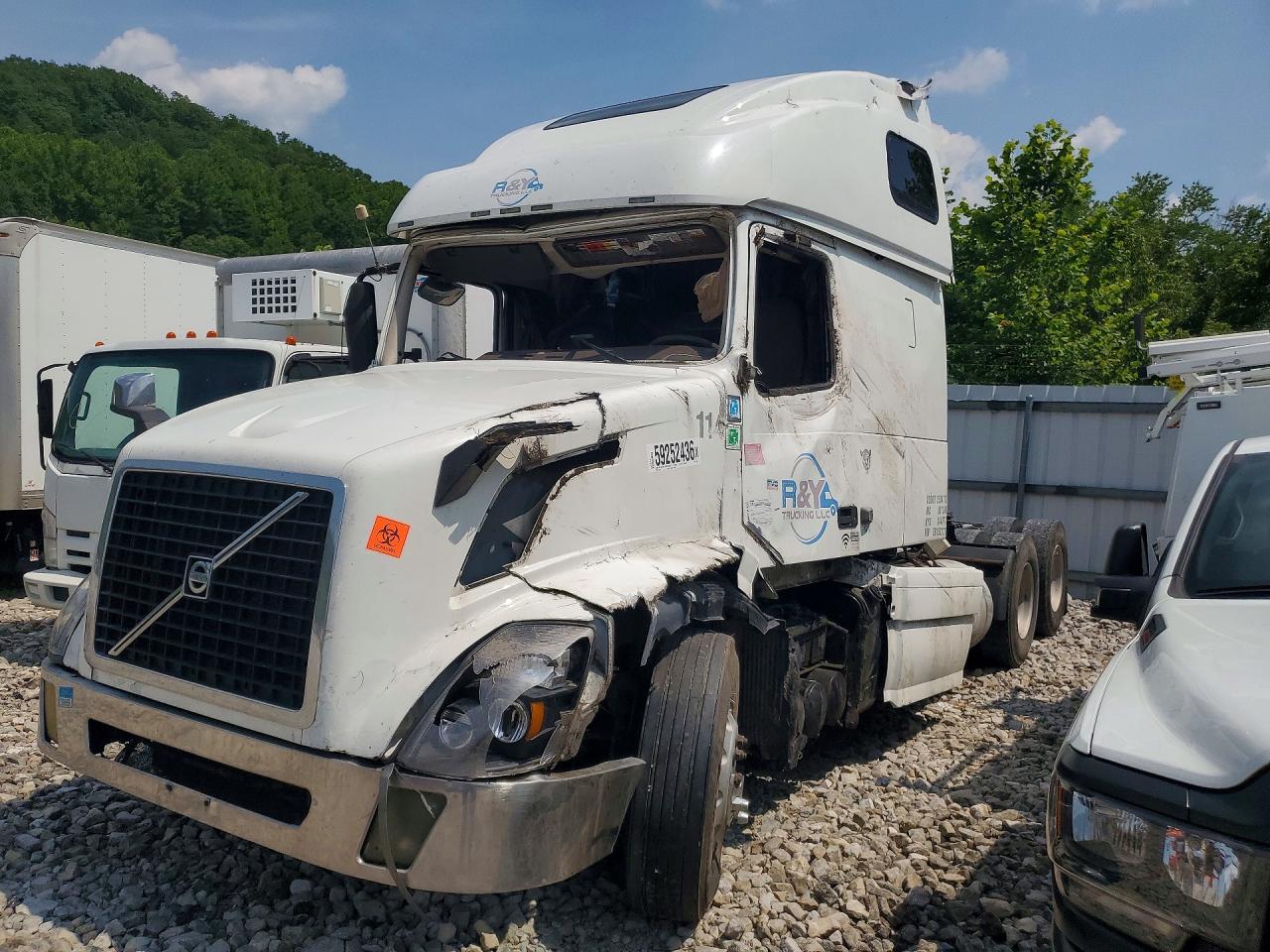 2014 Volvo Vn Vnl White vin: 4V4NC9TH7EN153377