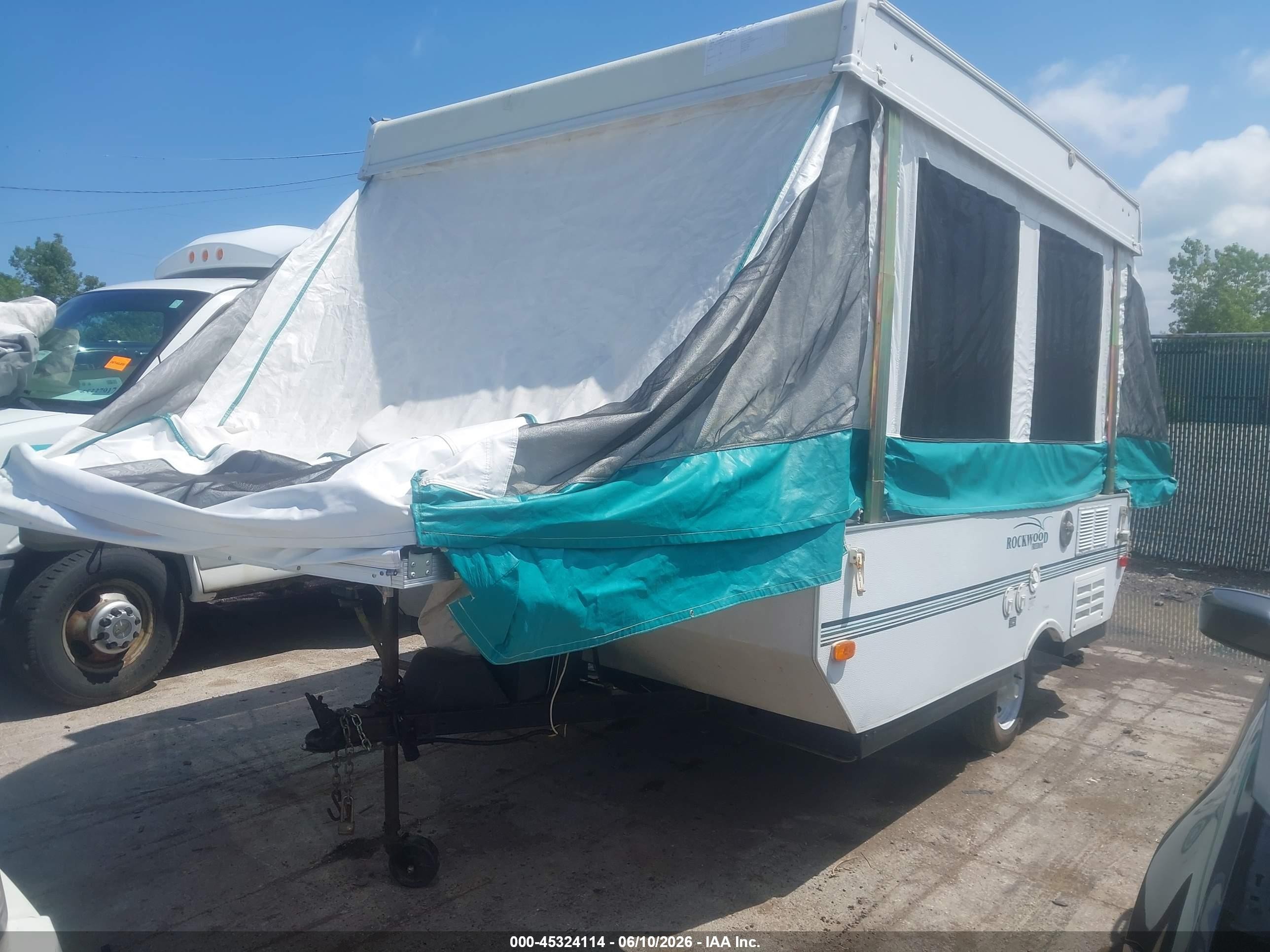 2004 Forest River Rockwood Freedom White vin: 4X4CFM4124D257059