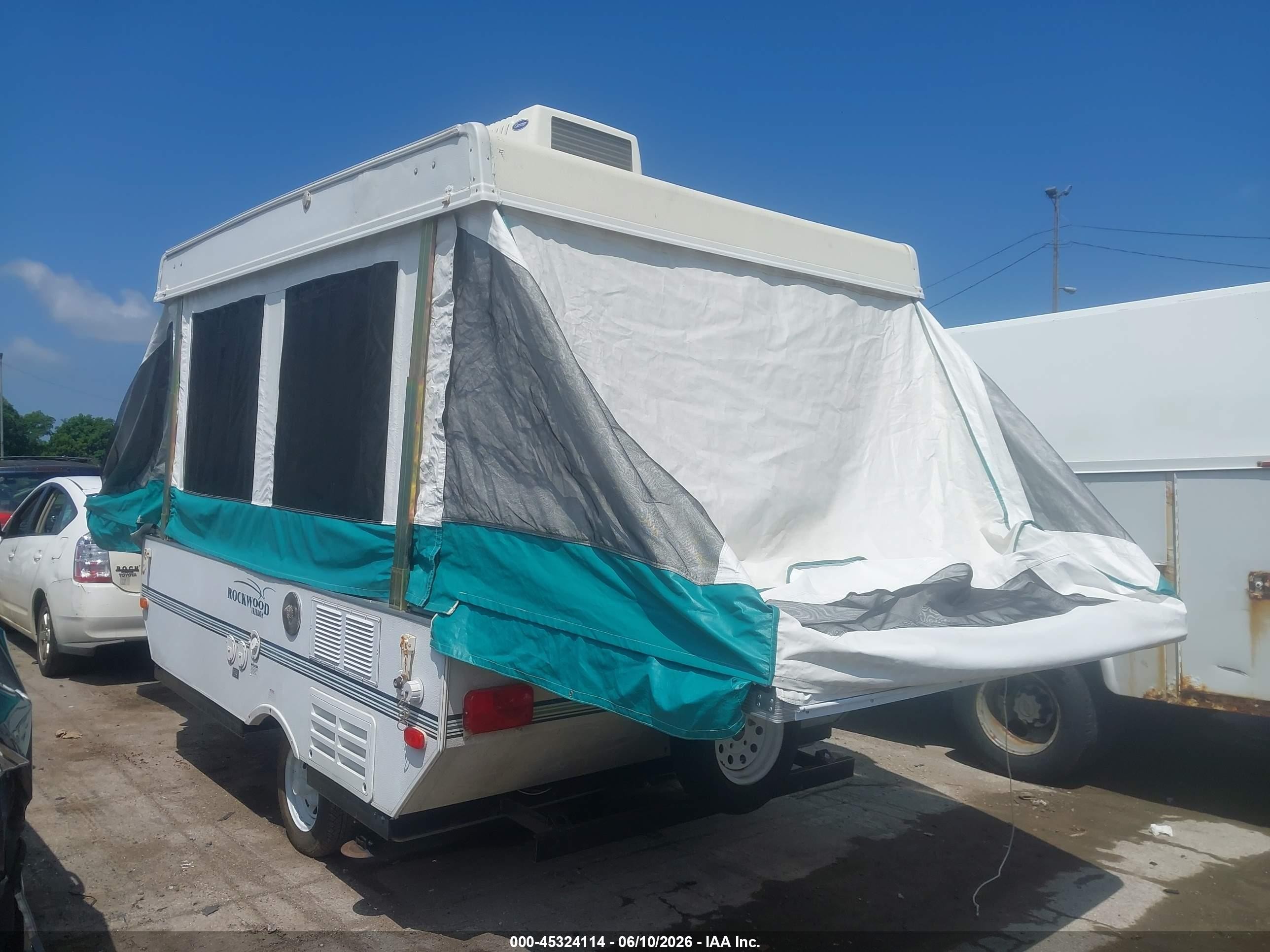 2004 Forest River Rockwood Freedom White vin: 4X4CFM4124D257059