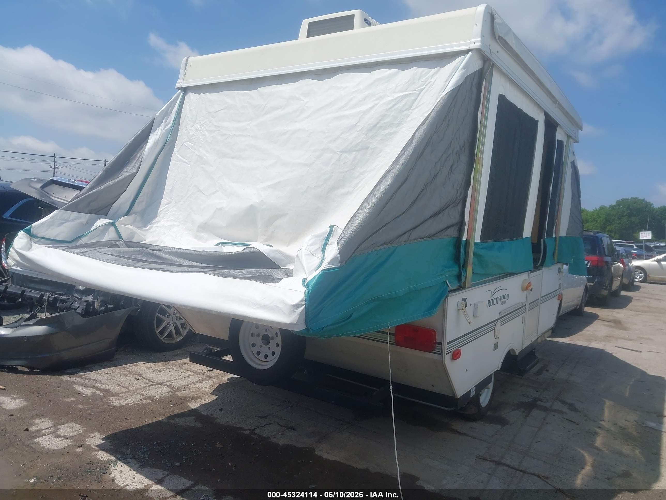 2004 Forest River Rockwood Freedom White vin: 4X4CFM4124D257059