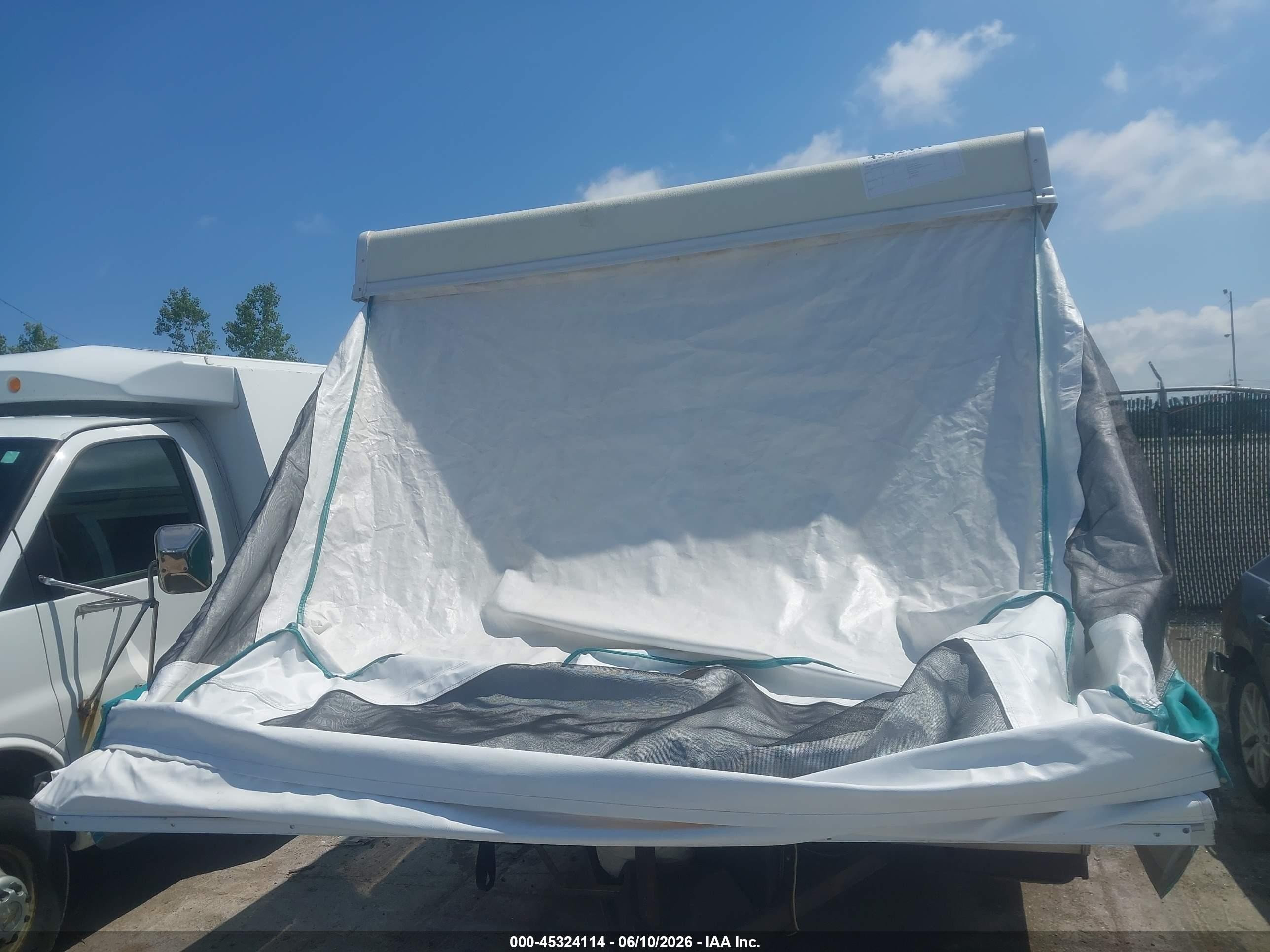 2004 Forest River Rockwood Freedom White vin: 4X4CFM4124D257059