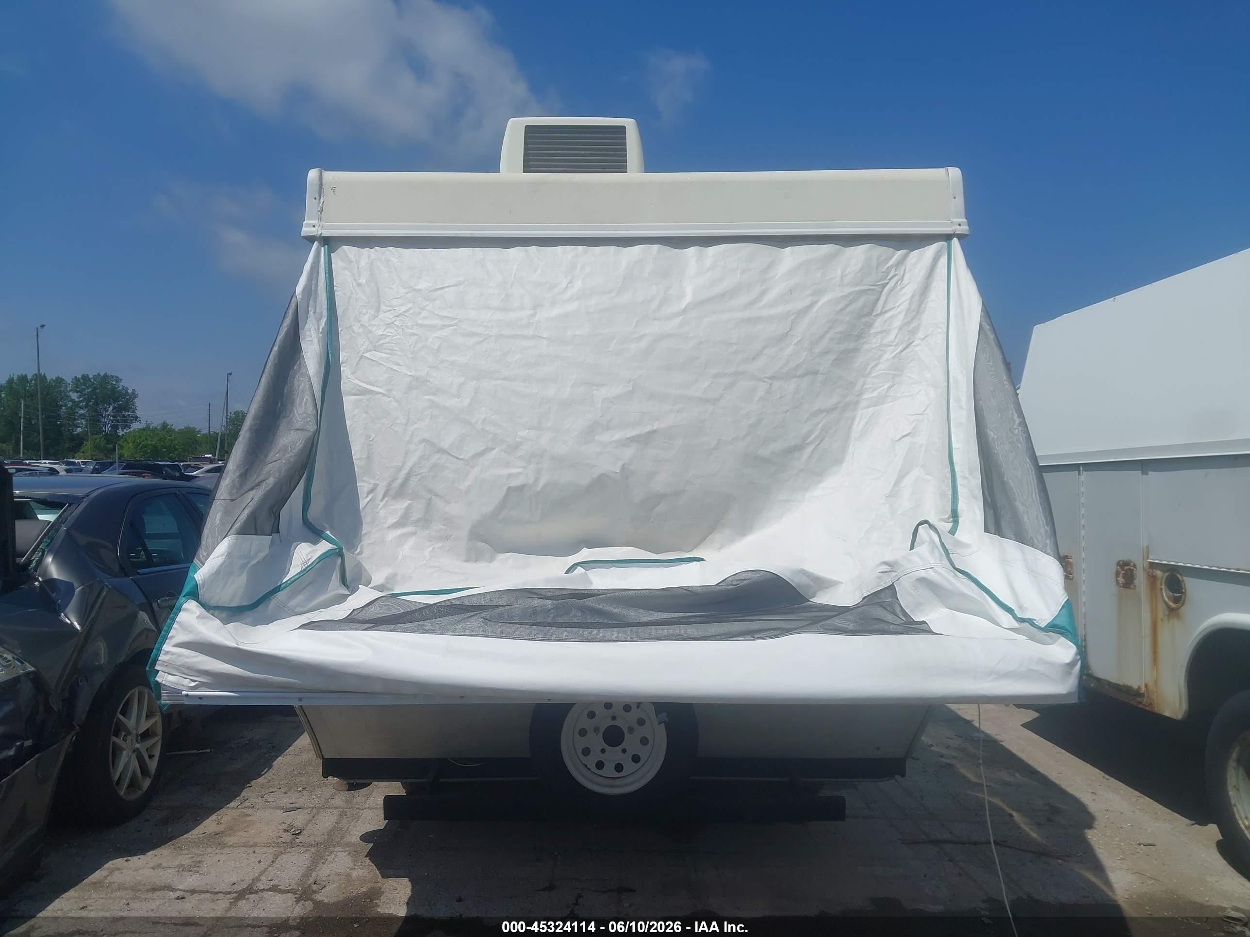 2004 Forest River Rockwood Freedom White vin: 4X4CFM4124D257059