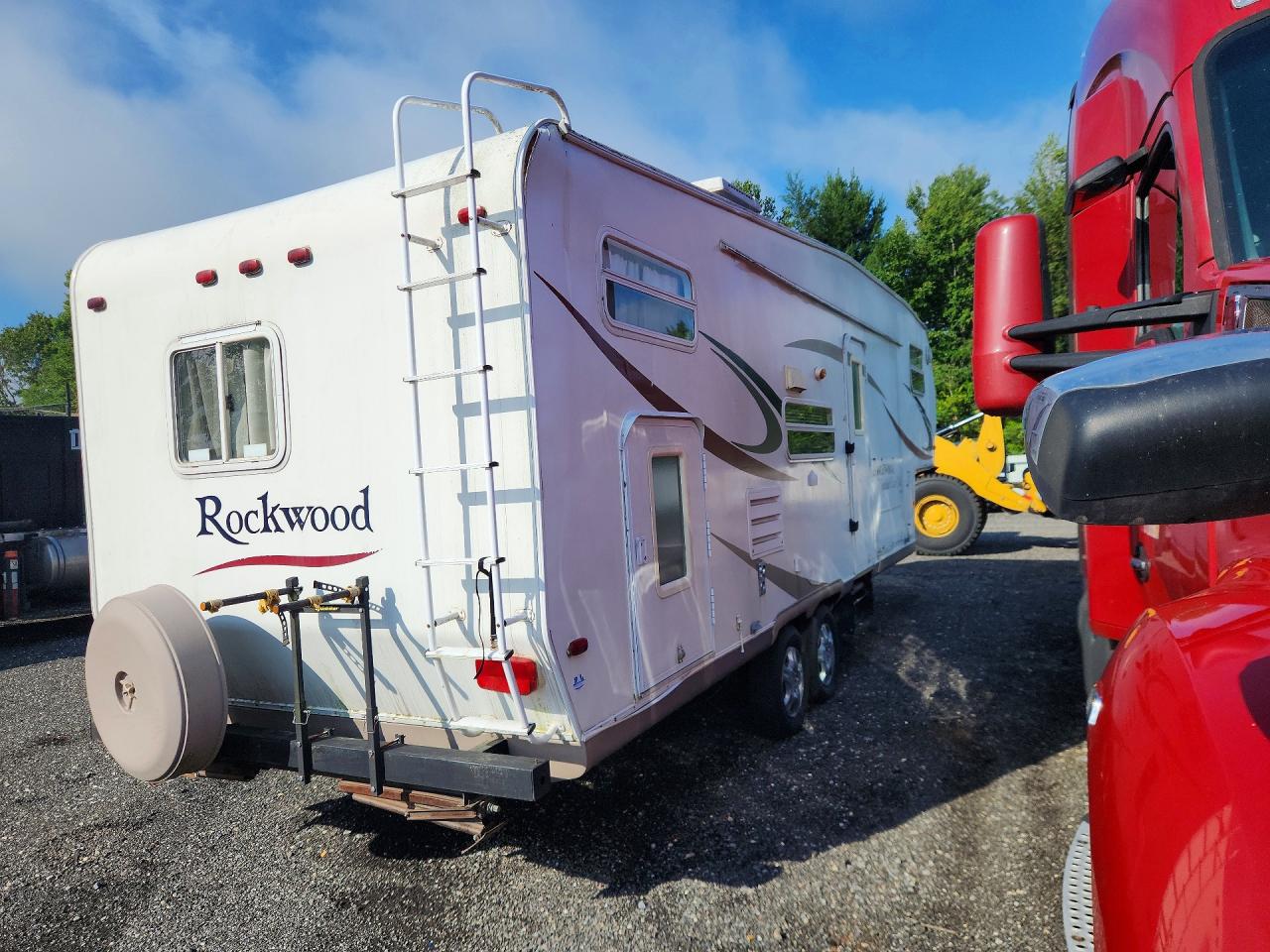 2007 Forest River Rockwood Lite Weight Trailers White vin: 4X4FRLD287D813726