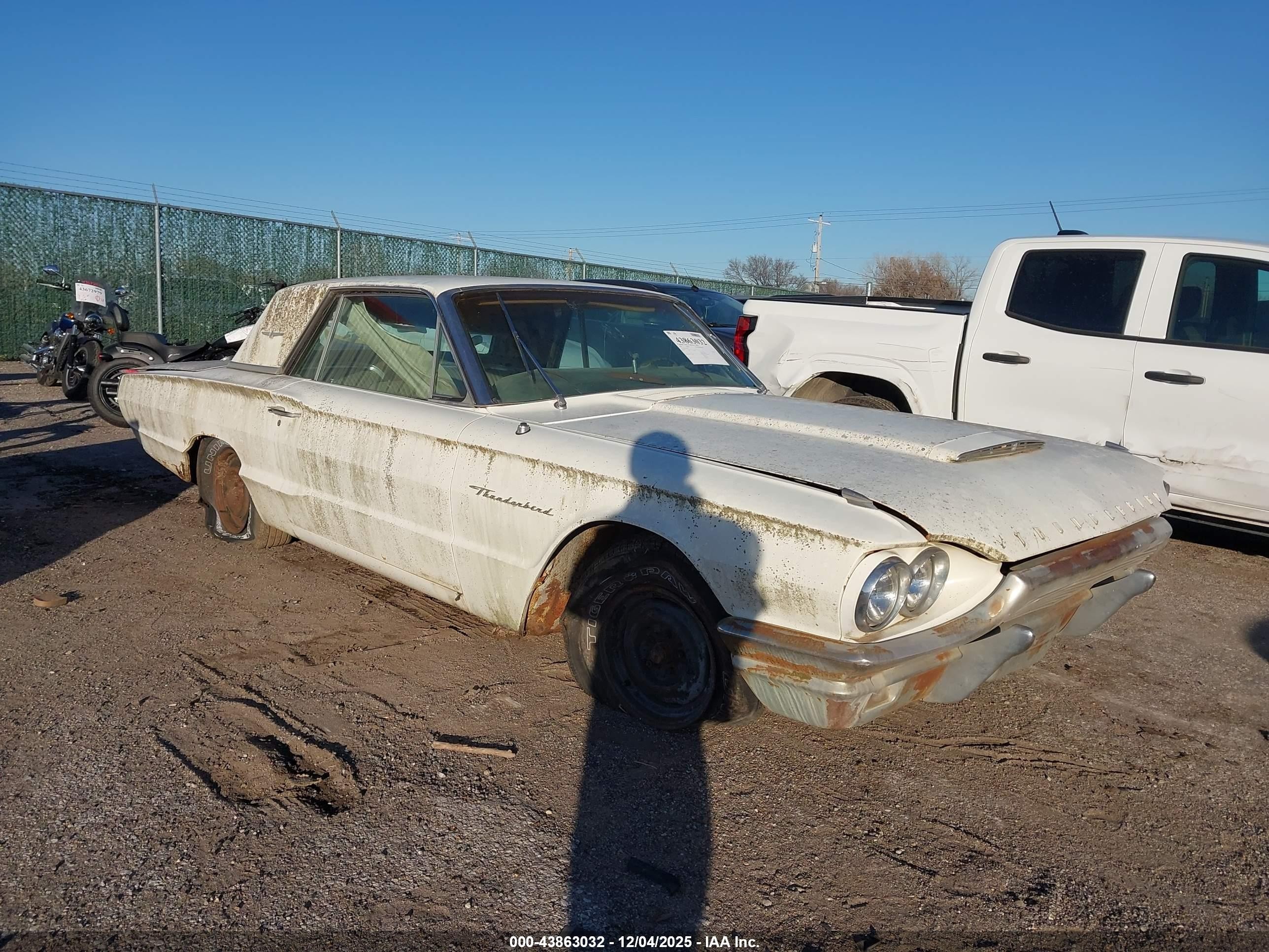 1964 Ford Thunderbird   Белый vin: 4Y832173870      