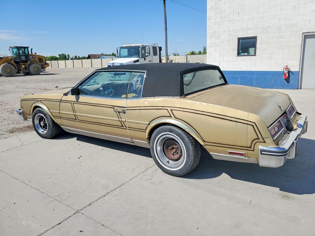 1980 Buick Riviera Gold vin: 4Z57RAE412771
