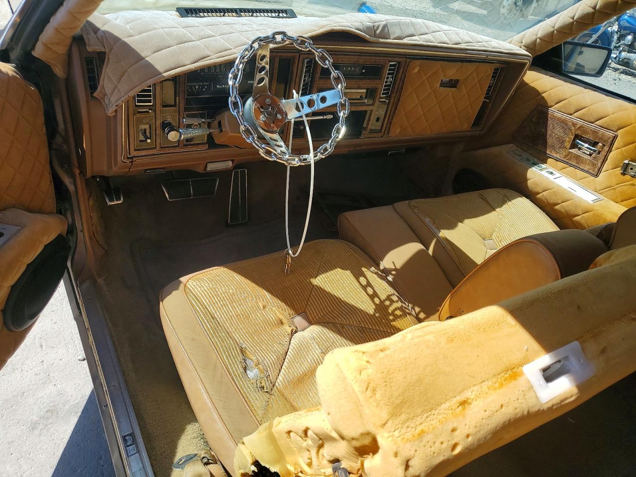 1980 Buick Riviera Gold vin: 4Z57RAE412771