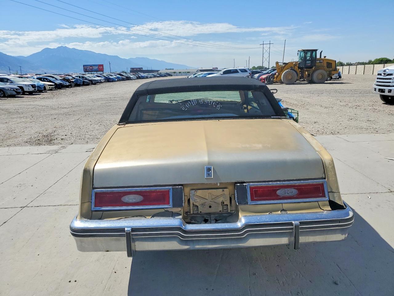 1980 Buick Riviera Gold vin: 4Z57RAE412771