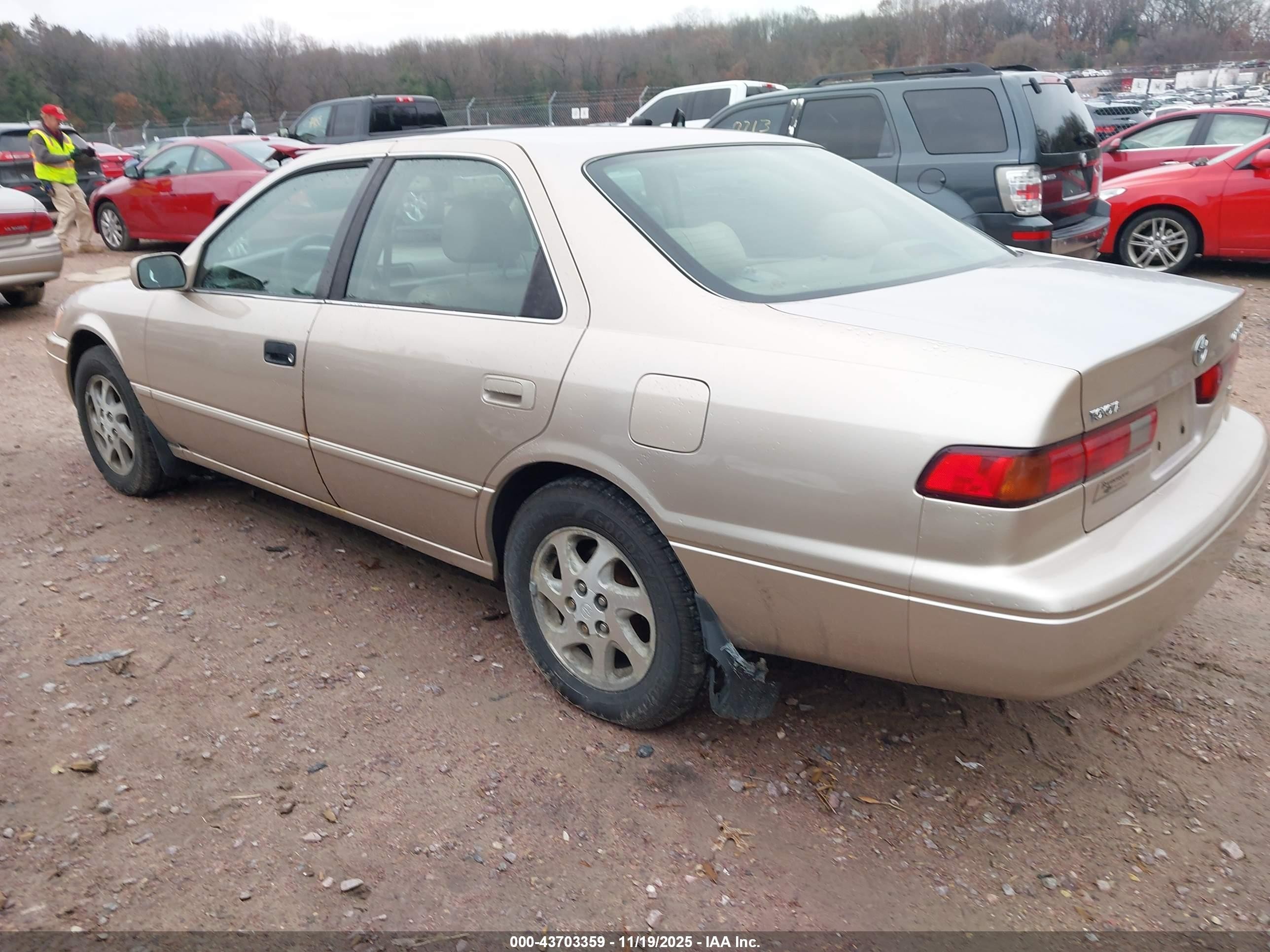 1999 Toyota Camry Le/xle Gold vin: 4t1bf28k0xu929838