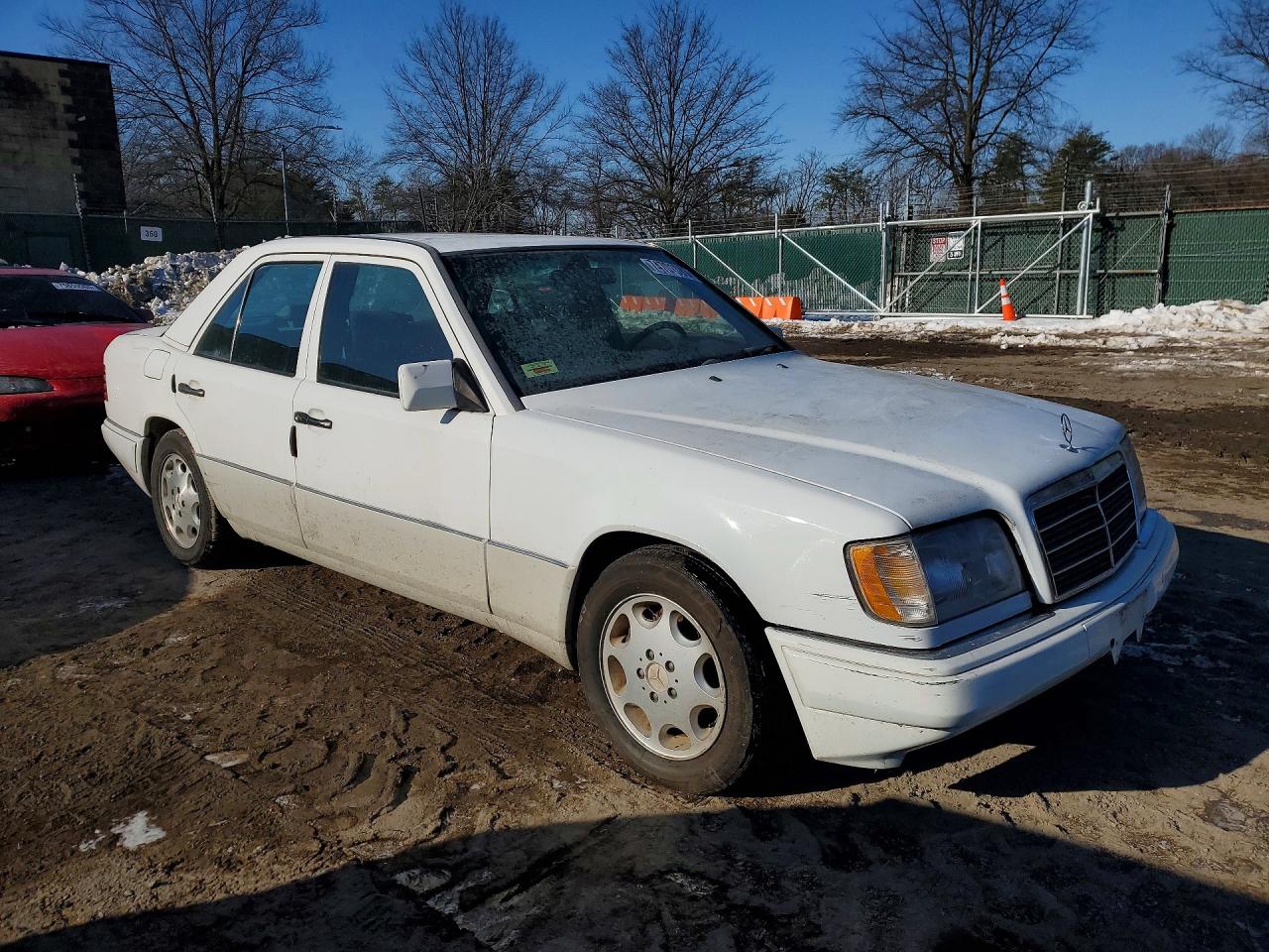 1995 Mercedes-benz E 320 Base Белый vin: WDBEA32E3SC196786