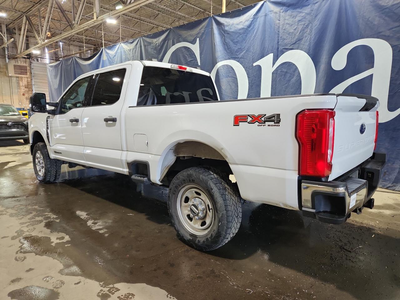 2024 Ford F250 Super Duty White vin: 1FT8W2BT5REC22330 Damage: Left Bed Side, Dent(S) W/ Paint Dmg, 6 To 7 Inches