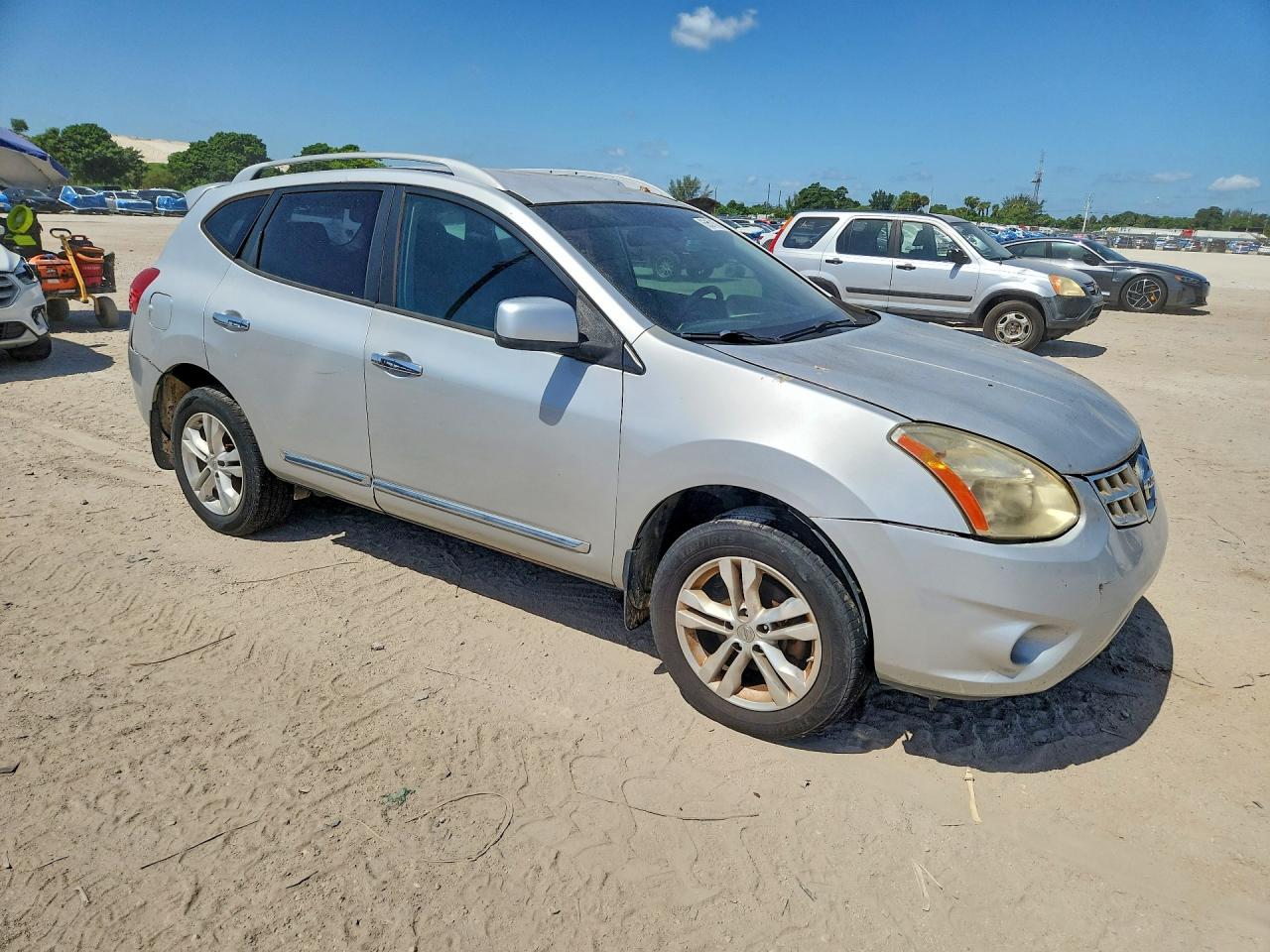 2013 Nissan Rogue S Серебряный vin: JN8AS5MV0DW138940