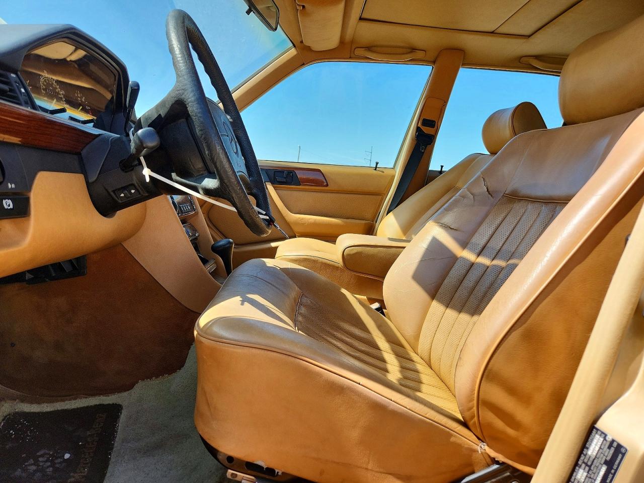1987 Mercedes-benz 300 E Gold vin: WDBEA30D3HA539059