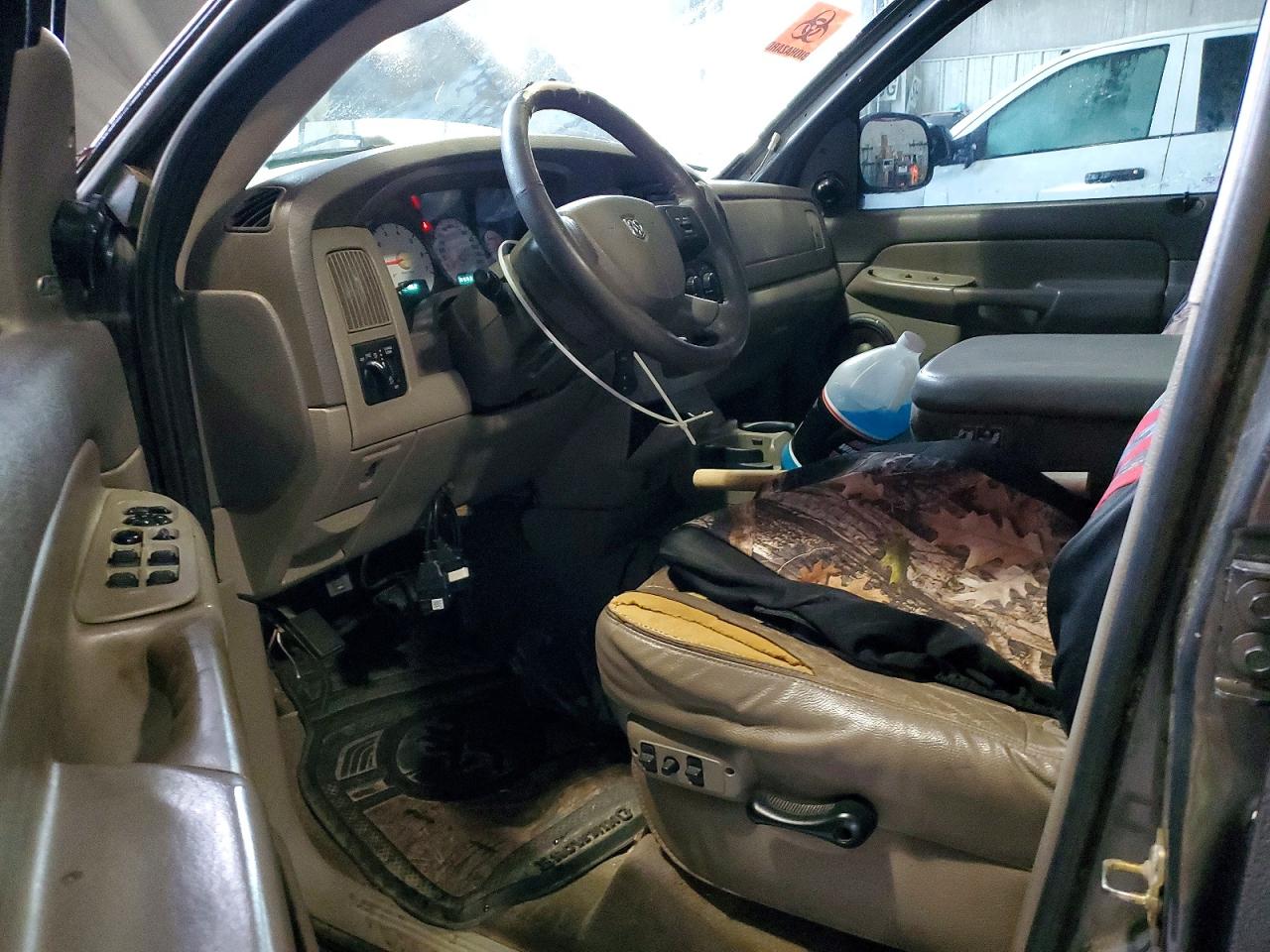 2004 Dodge Ram 1500 St Серый vin: 1D7HU18D94S547417
