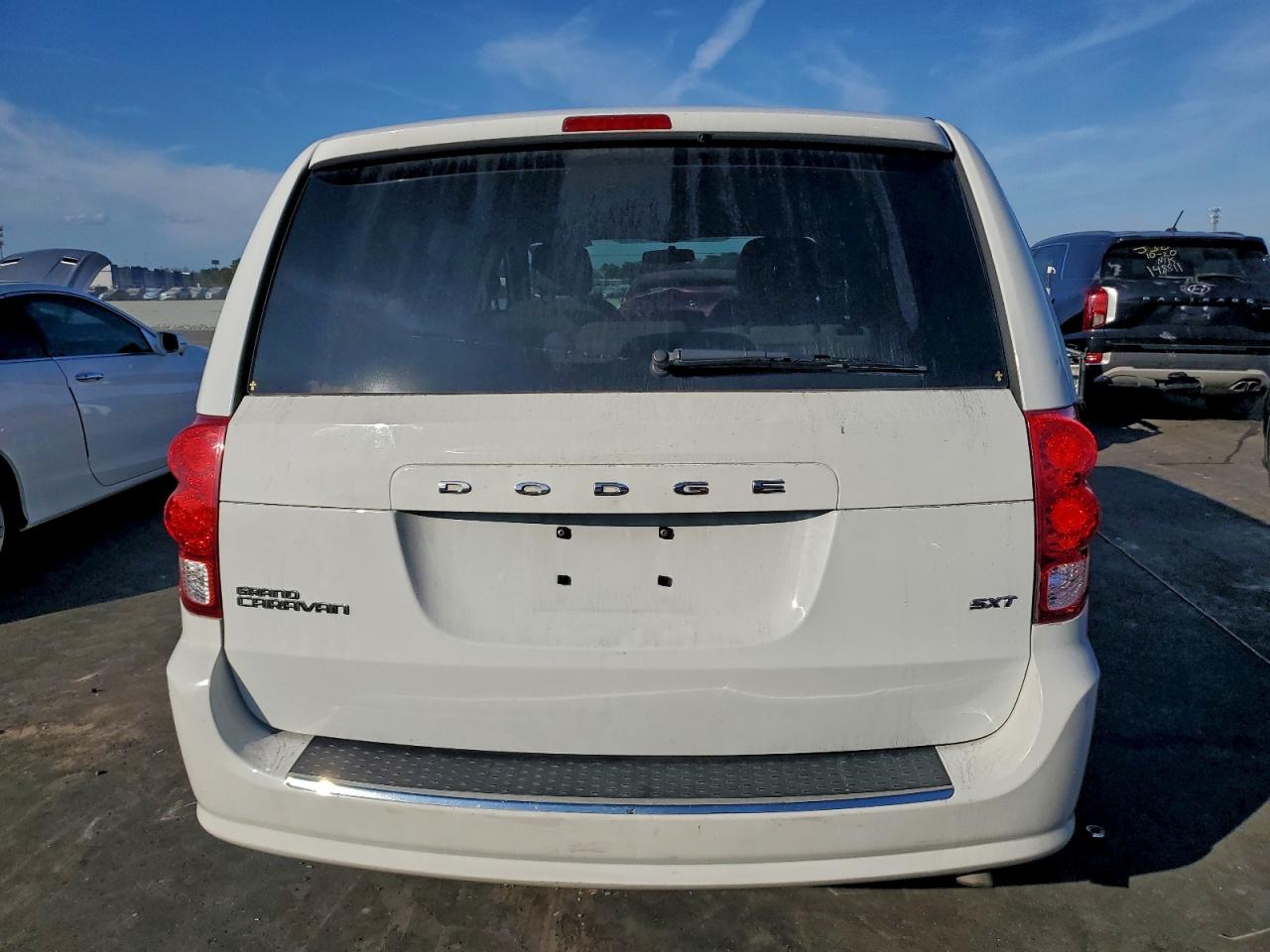 2014 Dodge Grand Caravan Sxt White vin: 2C4RDGCG0ER173768