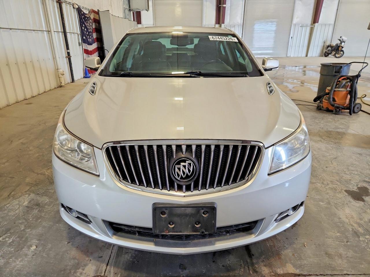 2013 Buick Lacrosse Silver vin: 1G4GC5E31DF151093