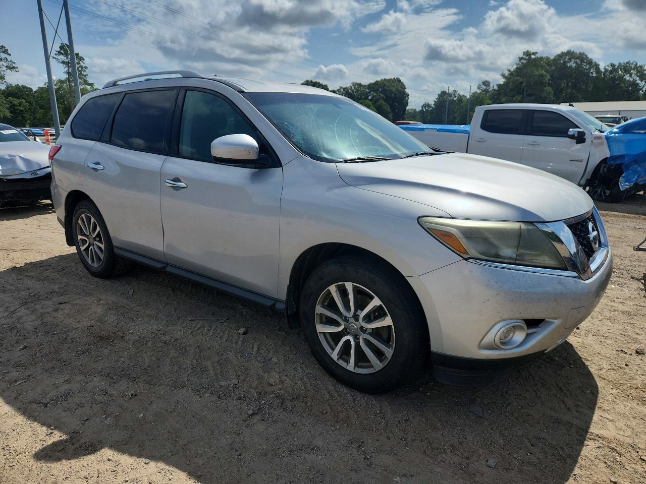2015 Nissan Pathfinder S Silver vin: 5N1AR2MN5FC709117