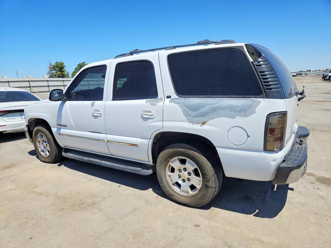 2002 Chevrolet Tahoe C1500 White vin: 1GNEC13TX2R131290