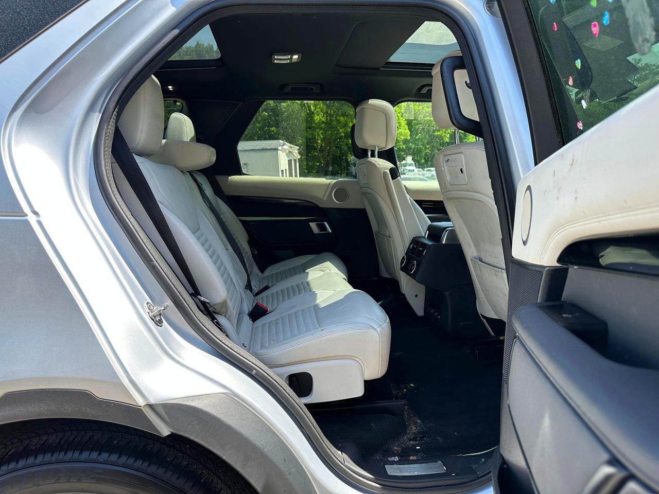 2022 Land Rover Discovery S Silver vin: SALRJ2EX2N2460352
