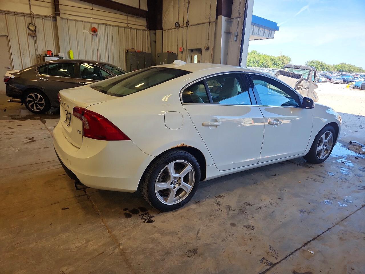 2013 Volvo S60 T5 White vin: YV1612FS1D2221459