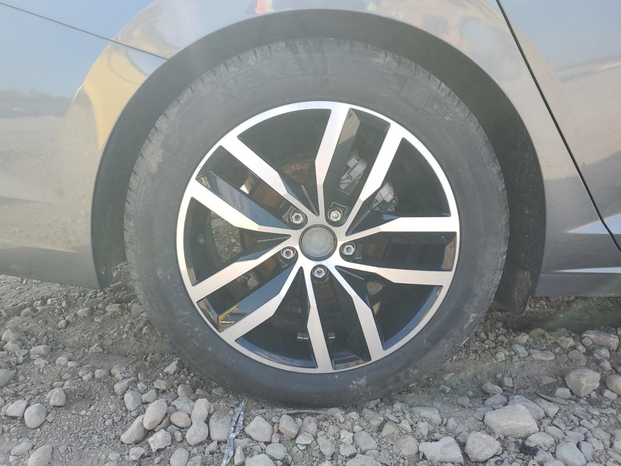 2026 Volkswagen Jetta Se Gray vin: 3VW7W7BU8TM013325 Damage: Right Rear Tire, Worn, Replacement Required