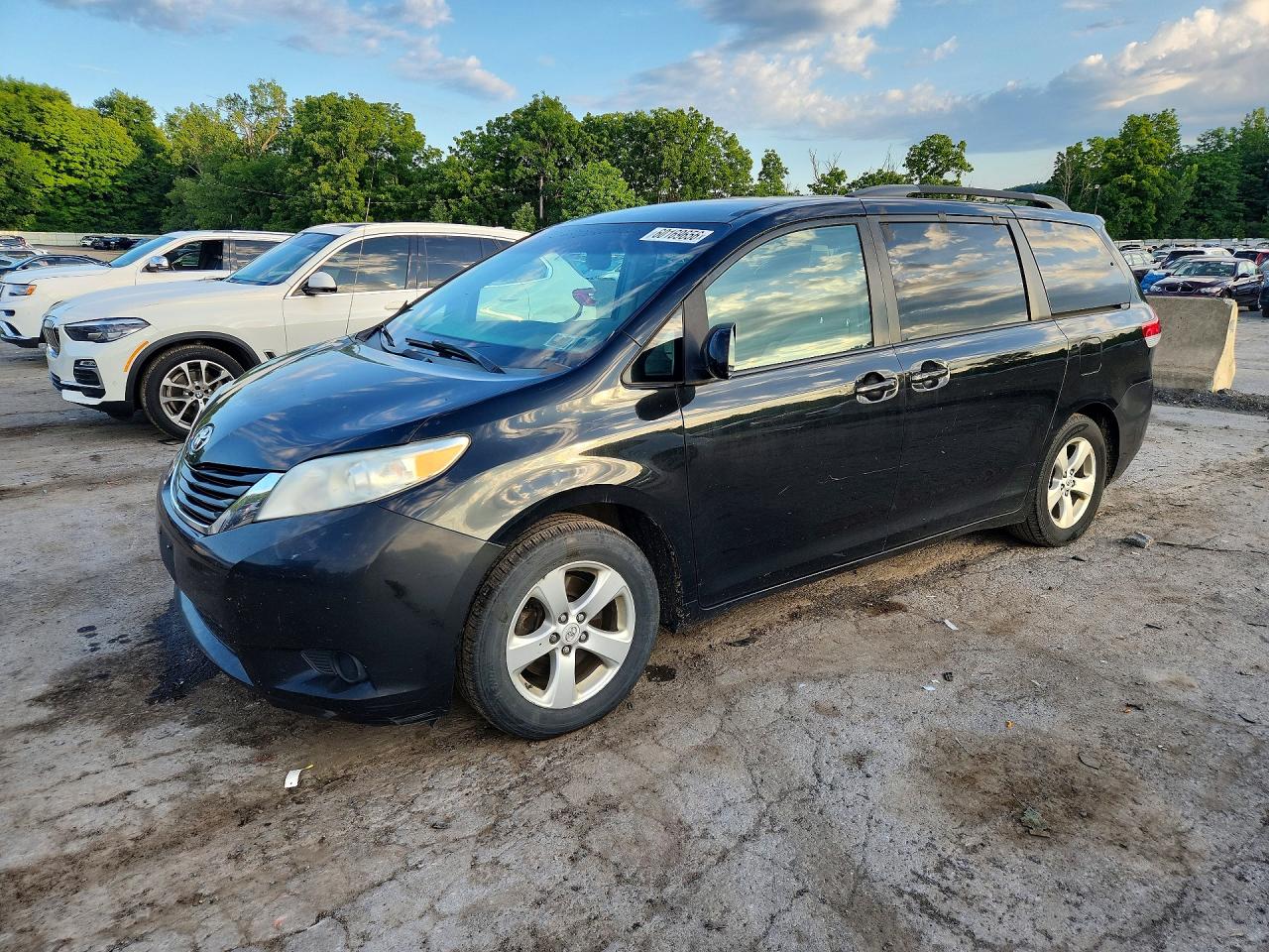 2011 Toyota Sienna Le Black vin: 5TDKK3DC8BS094136