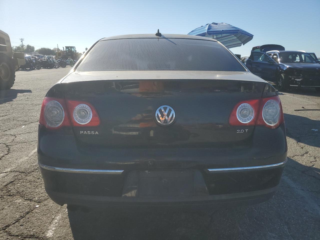 2010 Volkswagen Passat Komfort Black vin: WVWJM7AN4AE141914