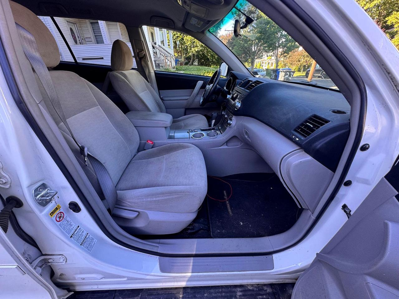 2011 Toyota Highlander Base White vin: 5TDBK3EH2BS090027
